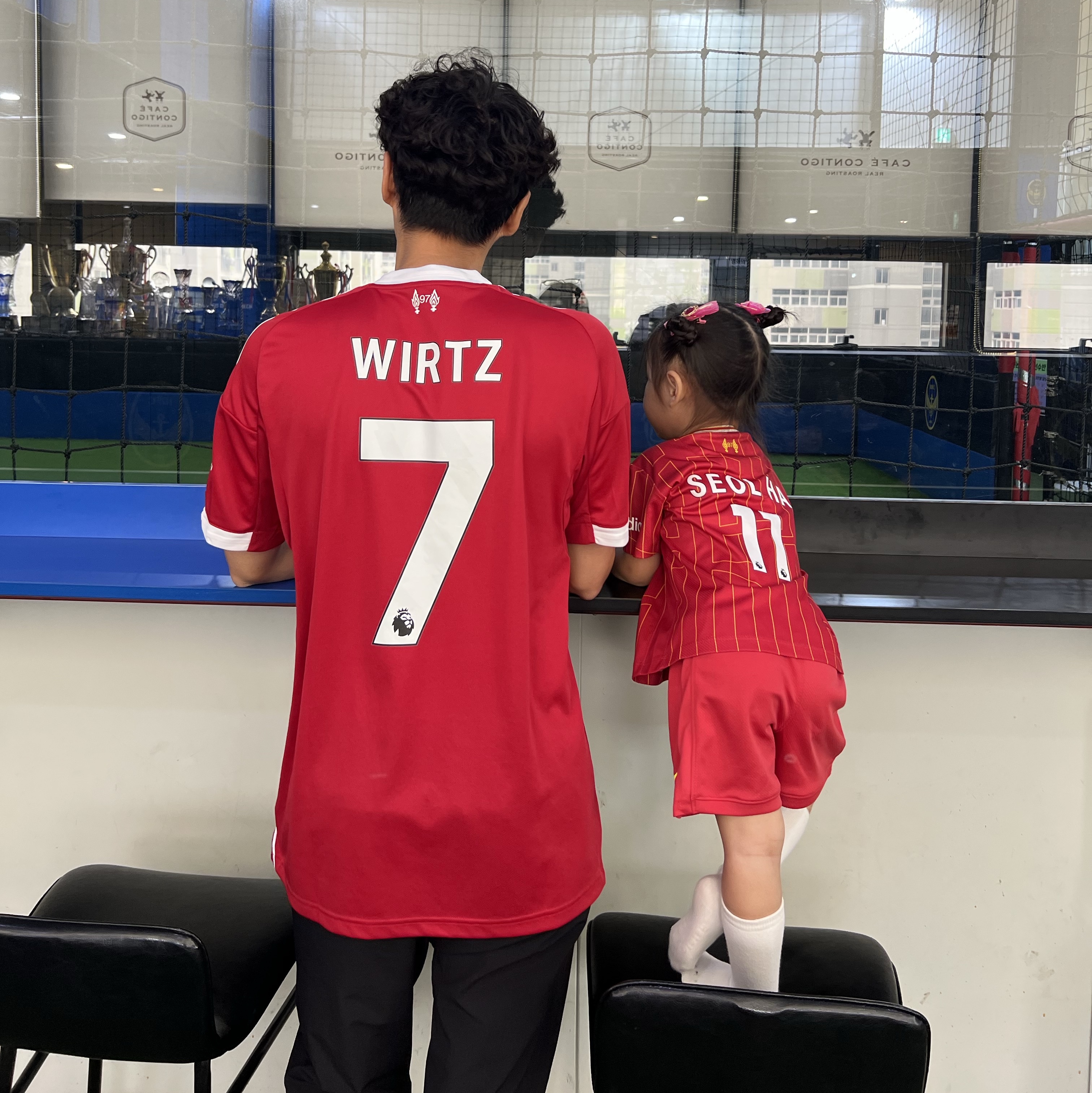 Adidas Liverpool FC 2025/26 Home Jersey Strawberry Red - KR Sizing (Non Marking Ver.) 착용 스타일 - 2