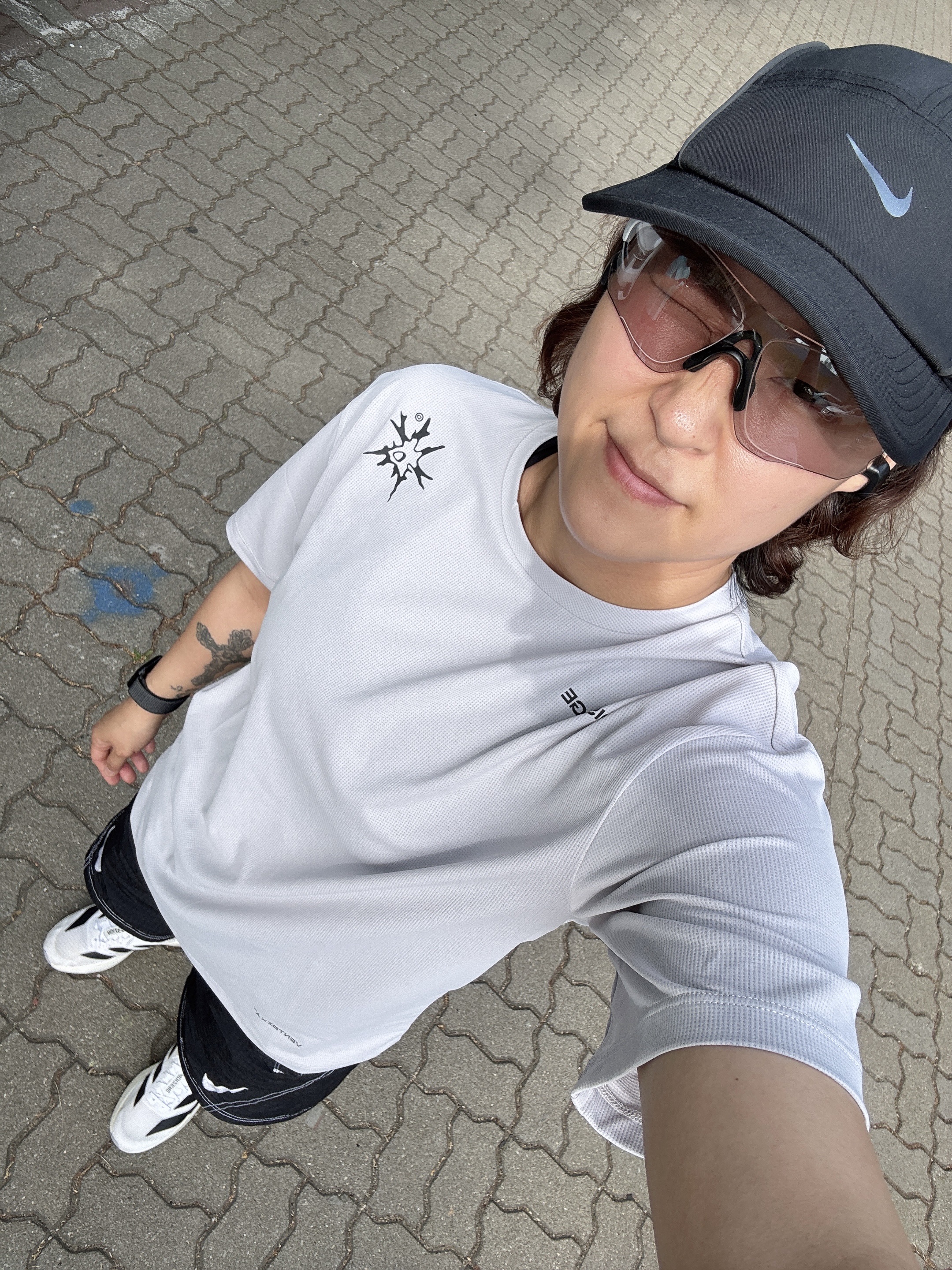 Salomon Primary Ball Cap Black, Nike Vomero 18 Black Dark Smoke Grey 착용 스타일 - 4