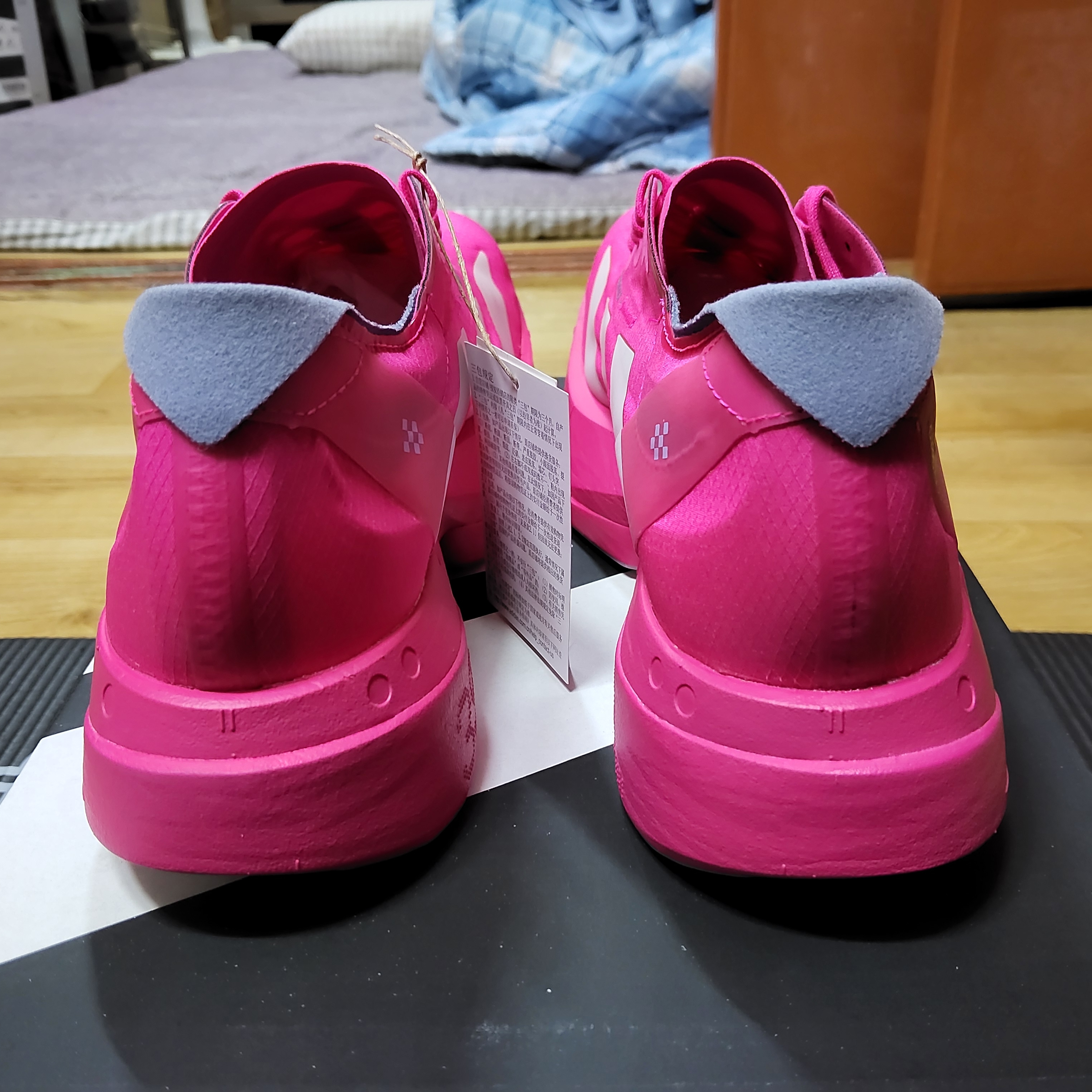 Adidas Adizero Adios Pro 4 Shock Pink Zero Metalic 착용 스타일 - 3