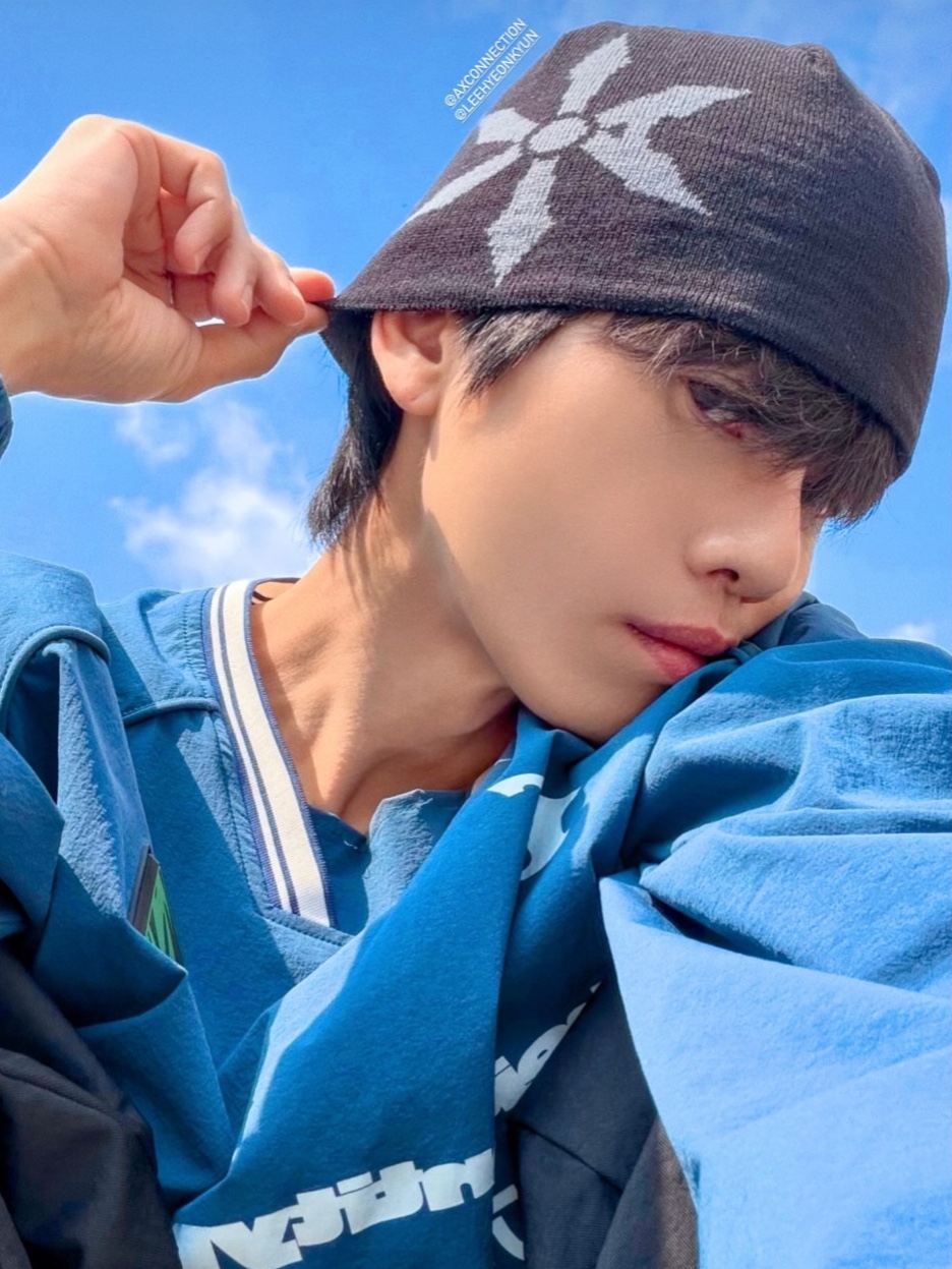 AX CONNECTION Compass Logo Beanie (Lightweight) 착용 스타일