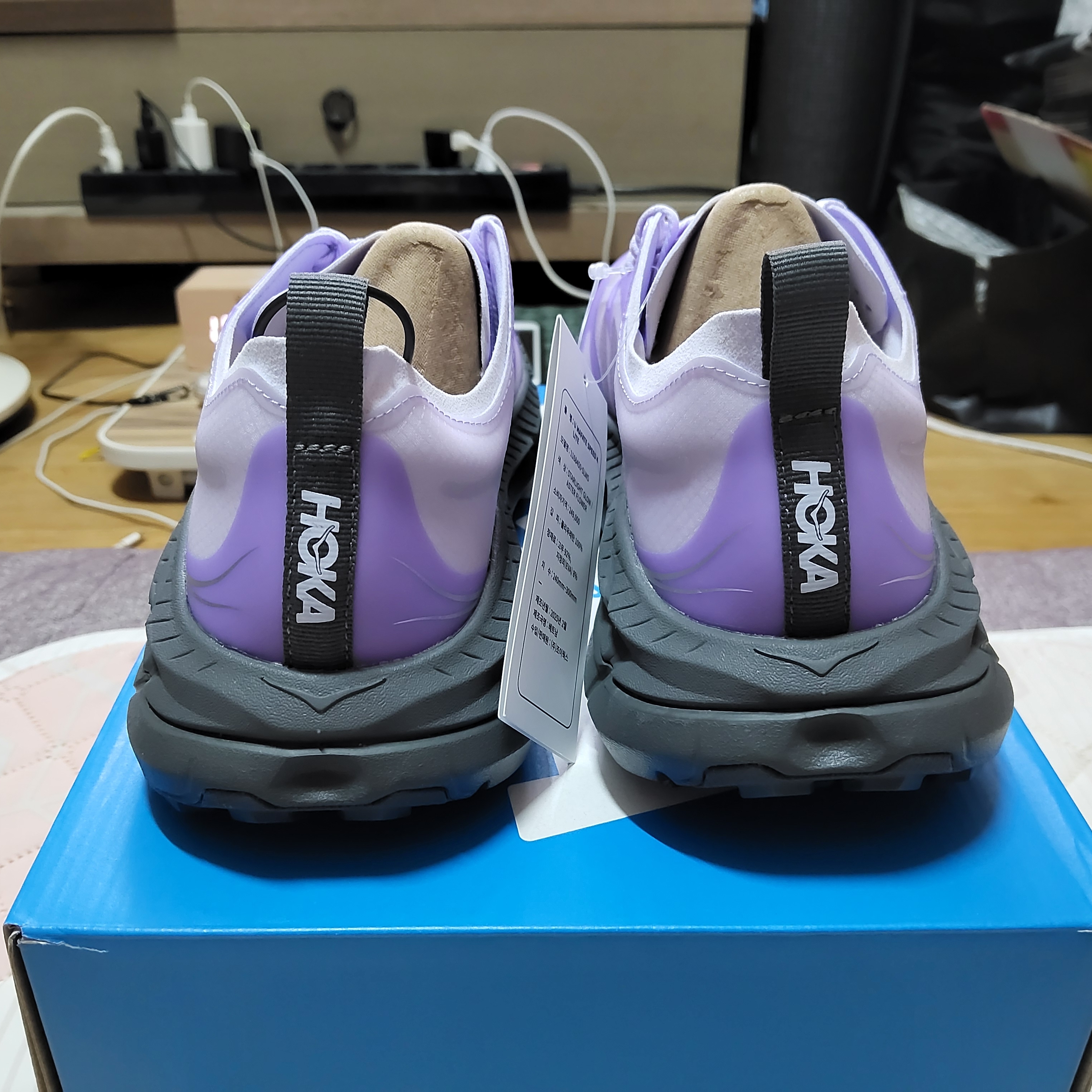 Hoka Mafate Speed 4 Lite Starlight Glow Aster Flower 착용 스타일 - 4