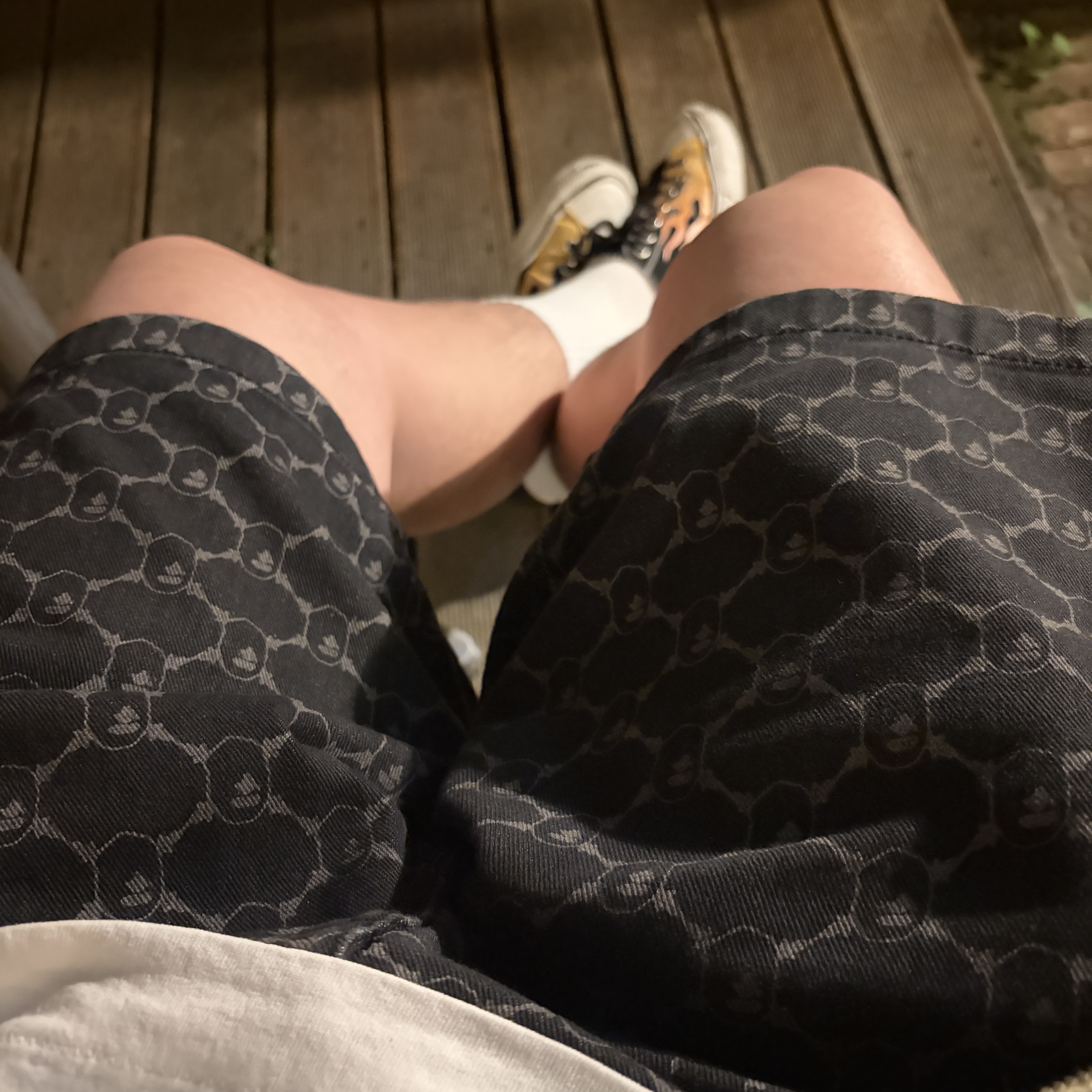 Hysteric Glamour Bad Ass Fire Logo Mesh Cap Black, Saint Mxxxxxx x BAPE Generation S/S T-Shirt White - 25AW 착용 스타일 - 3