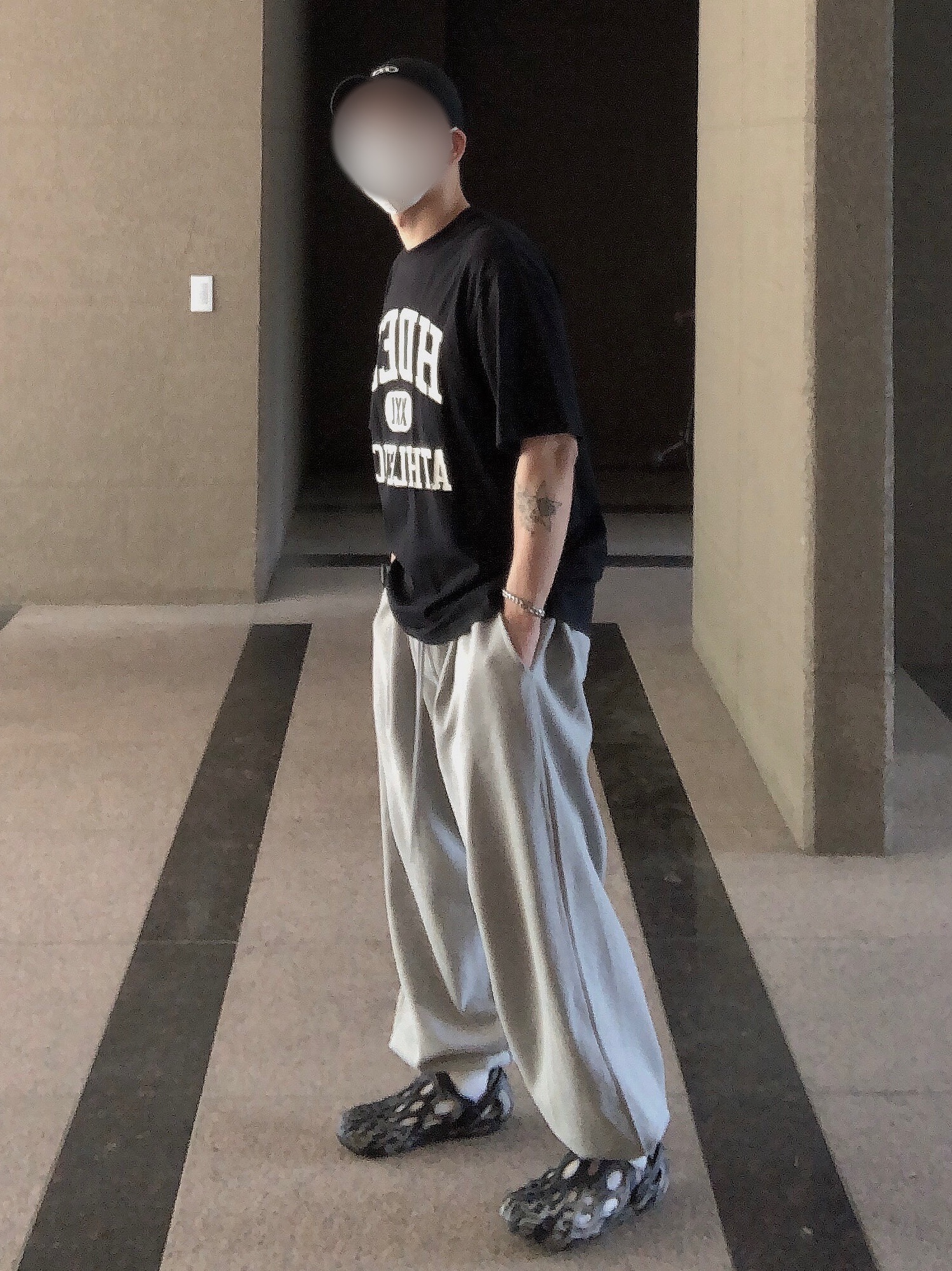 Undermycar Mu.03 Anti Fxxking Logo Play Oversized Sweat Jogger Melange Gray, Merrell Hydro Moc Black Brindle 착용 스타일 - 1