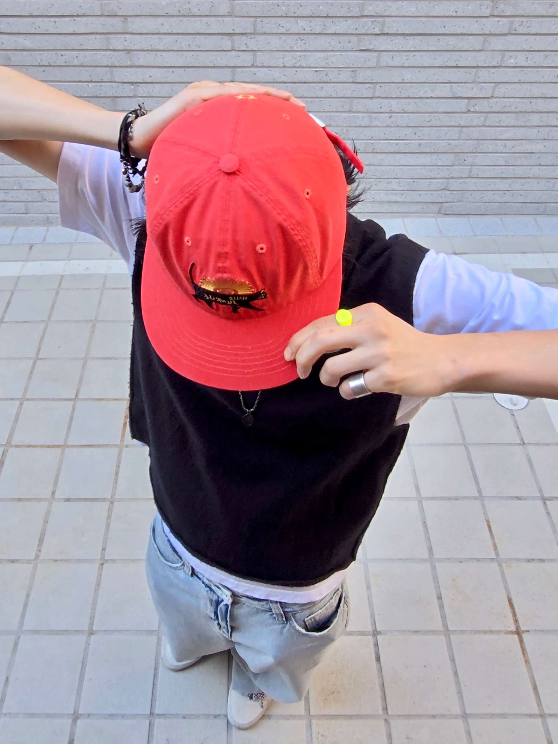 Hello Sunrise Washed Sunrise Cat Logo 6Panel Cap Scarlet Orange, Vans Vault Knu-Skool VLT LX Suede Marshmallow 착용 스타일 - 3