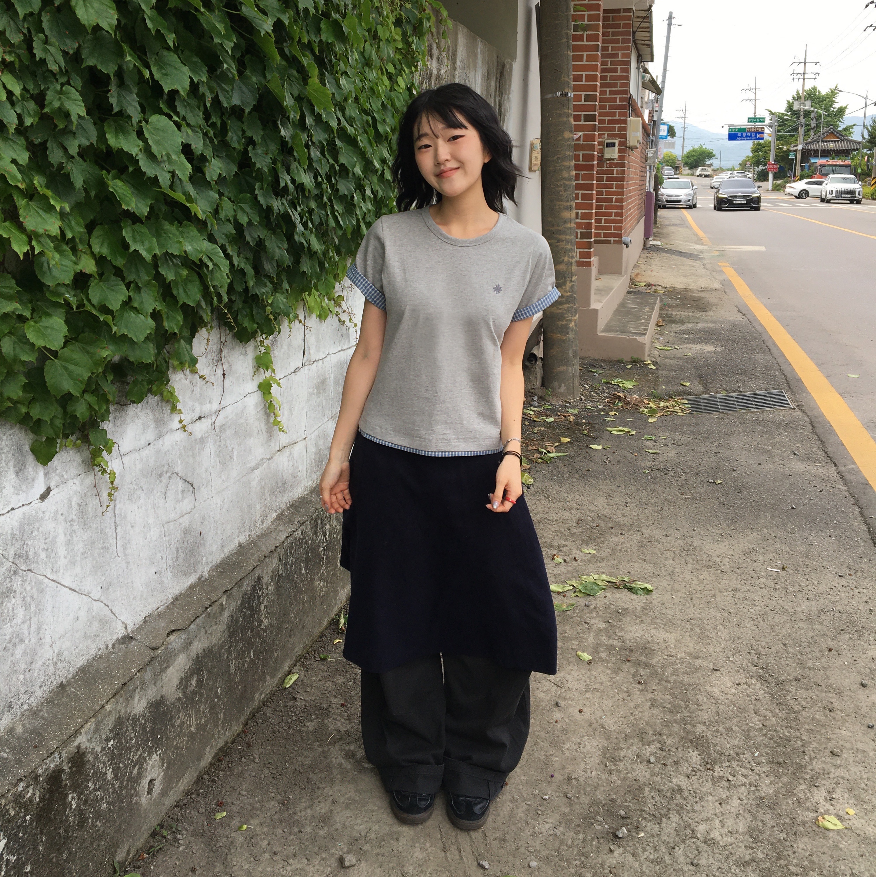 SLOW RECORD HOUSE Layered Check Roll-Up T-Shirt Grey 착용 스타일 - 2