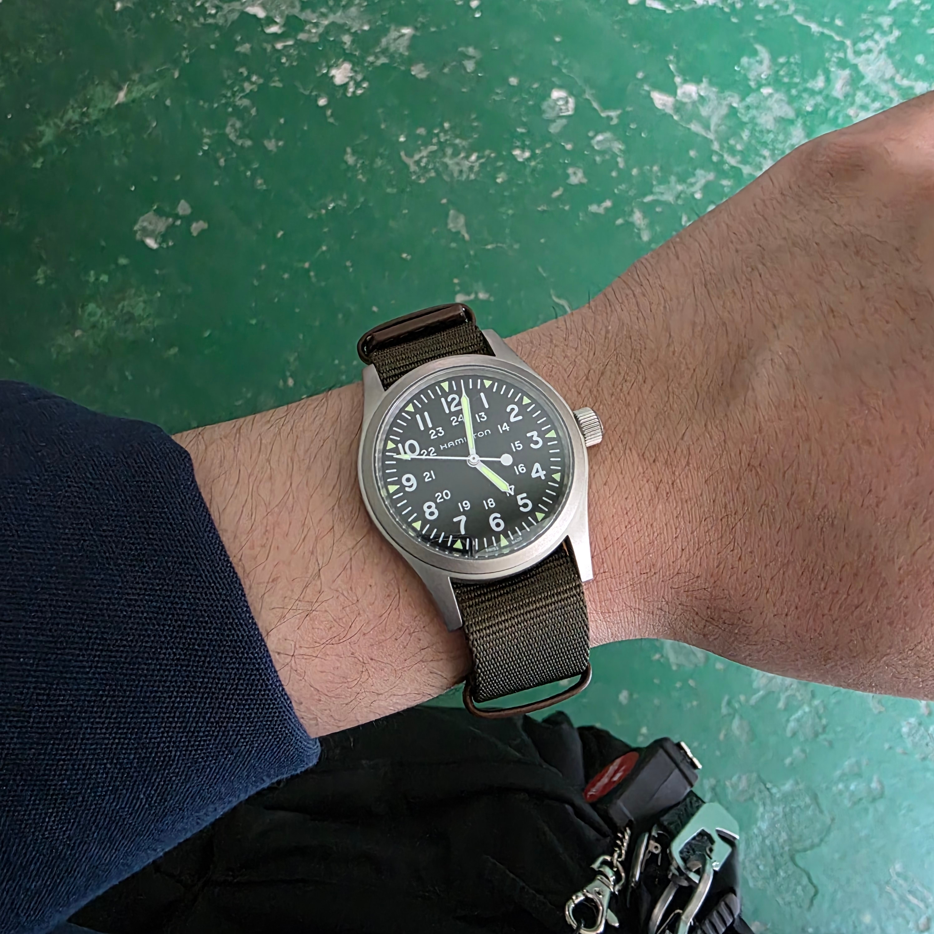 Hamilton Khaki Field Mechanical 38mm Nato Strap Green Black 착용 스타일 - 1