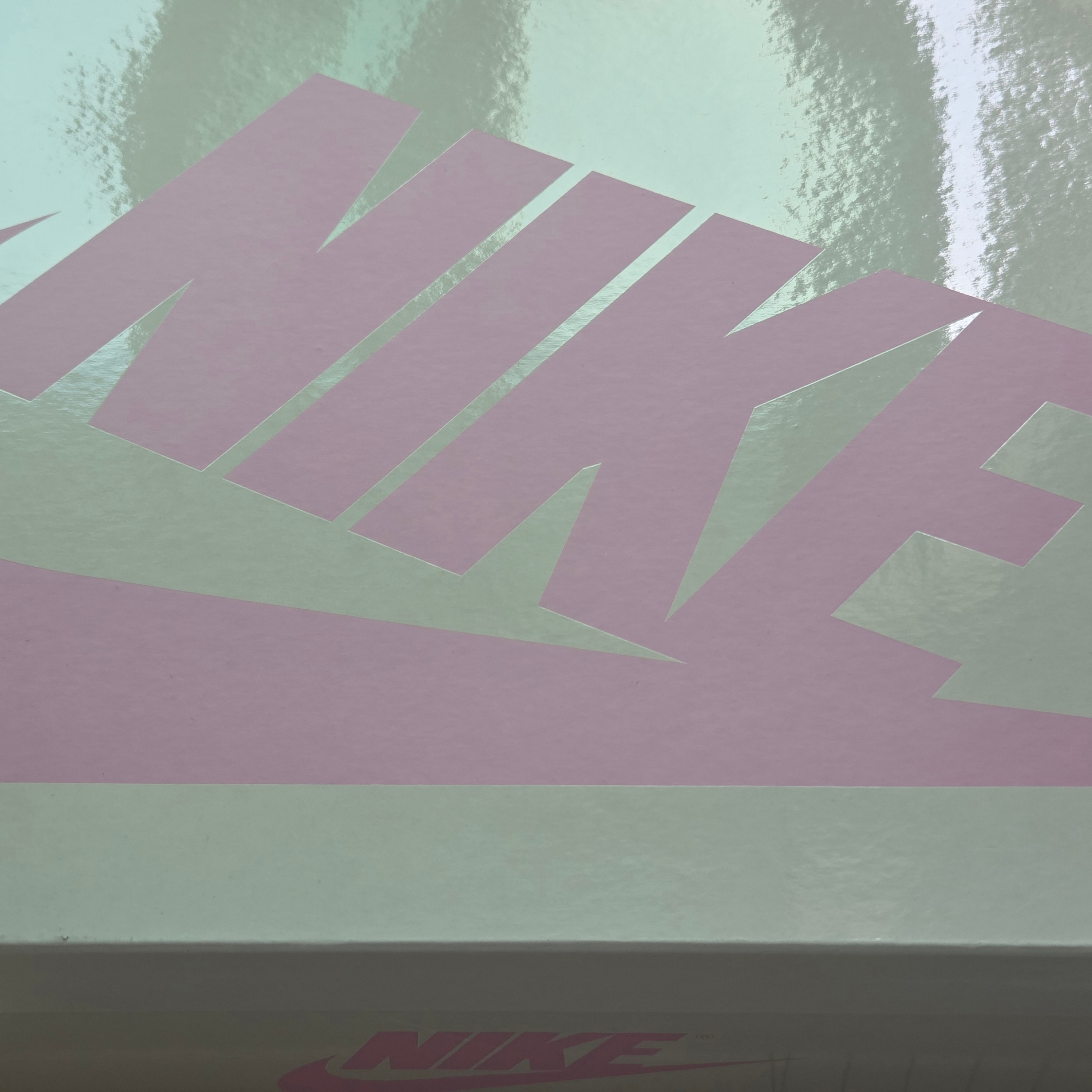 Jordan 1 x Travis Scott Retro Low OG SP Sail Tropical Pink, Jordan 1 x Travis Scott Retro Low OG SP Reverse Olive 착용 스타일 - 2