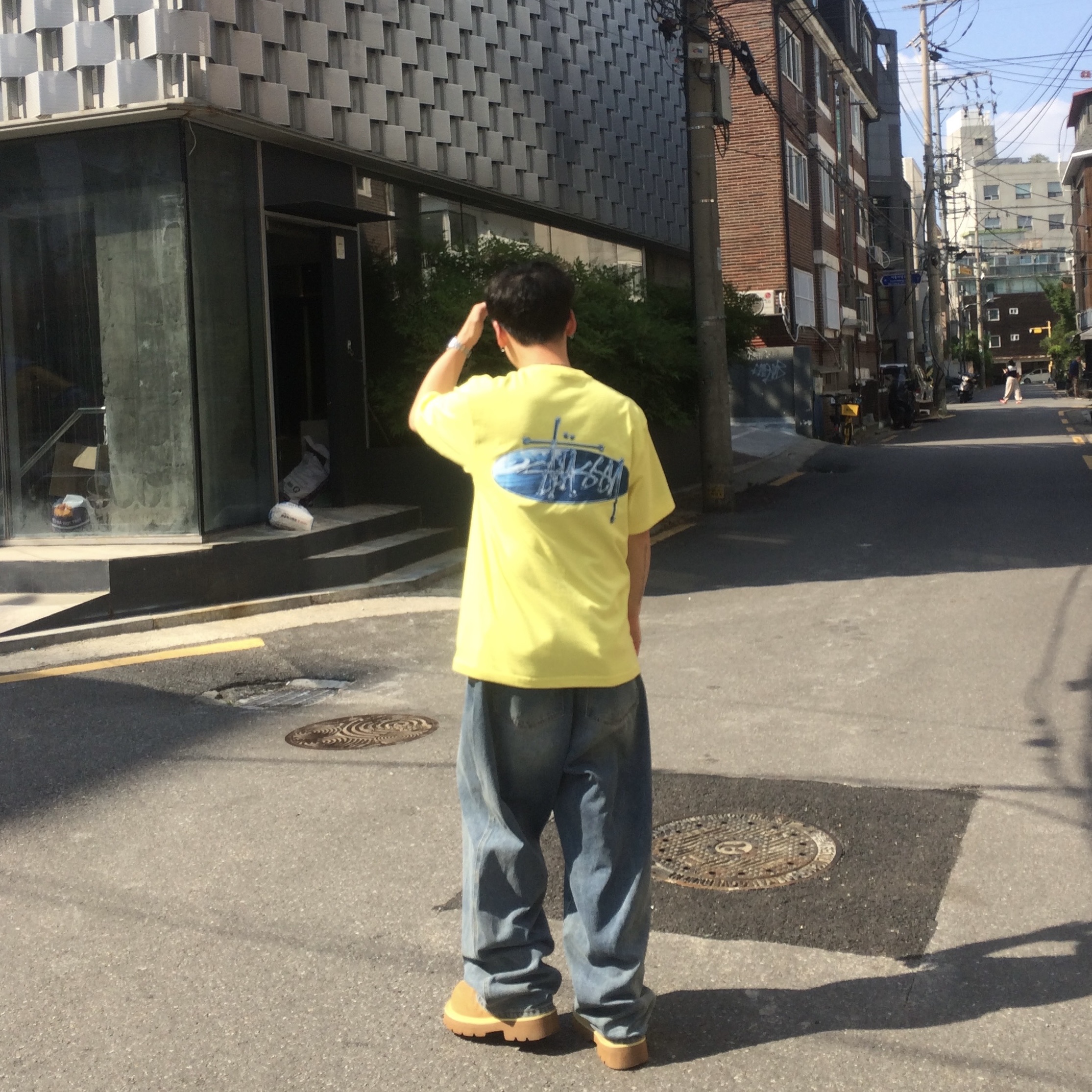 Stussy Wave Oval T-Shirt Lemon, SOULESURES BOLD BELUGA Dune Camel 착용 스타일 - 3