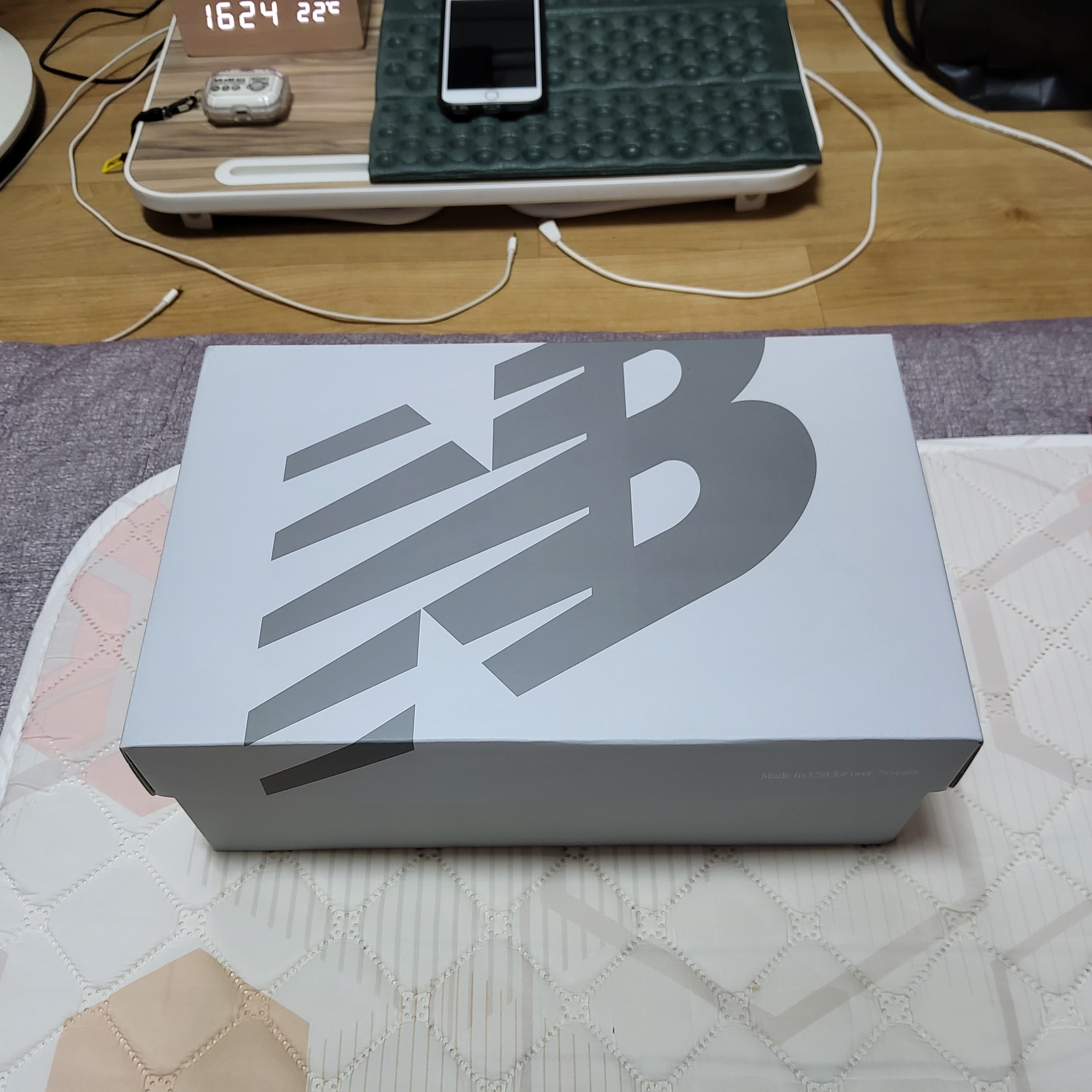 New Balance 992 Made in USA Core Grey Silver Metallic 착용 스타일 - 8