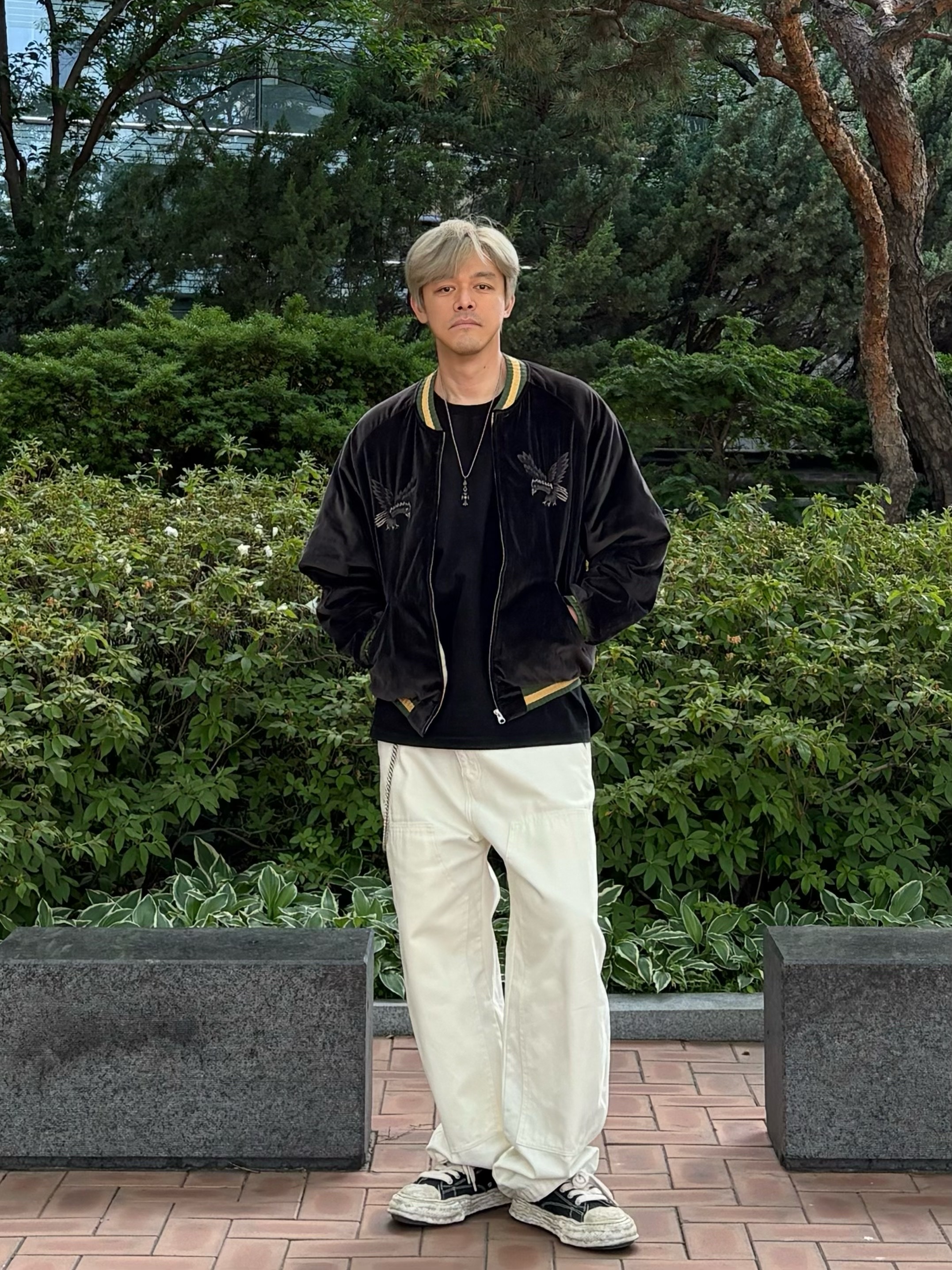 Kapital Raven Skull Bespoke Souvenir Jacket Black, Maison Mihara Yasuhiro Peterson23 OG Sole Garment Dyed Canvas Low-top Sneakers Black 착용 스타일 - 1