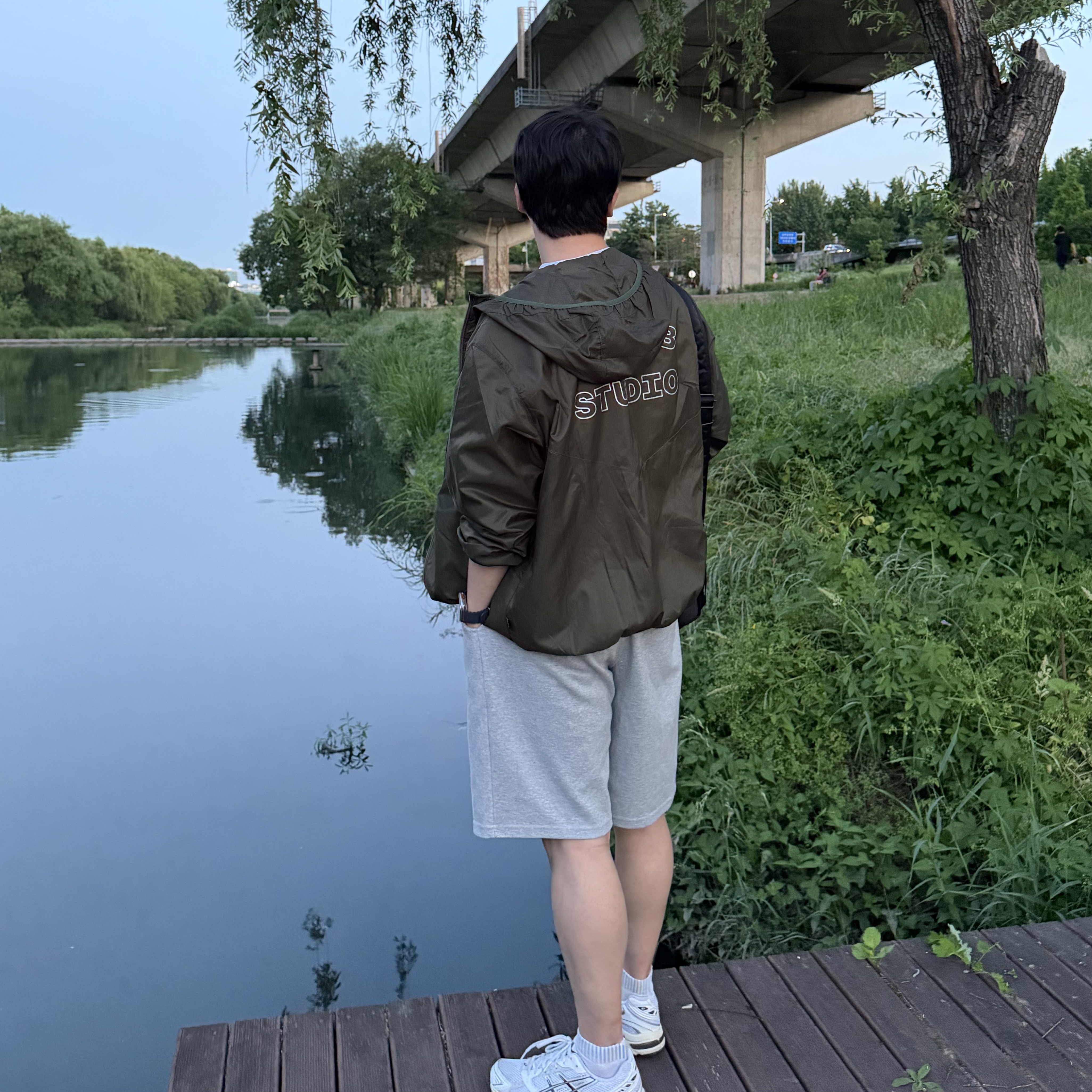 IAB Studio Ripstop Wind Jacket Deep Green, Asics Gel-1130 White Cloud Grey 착용 스타일 - 1