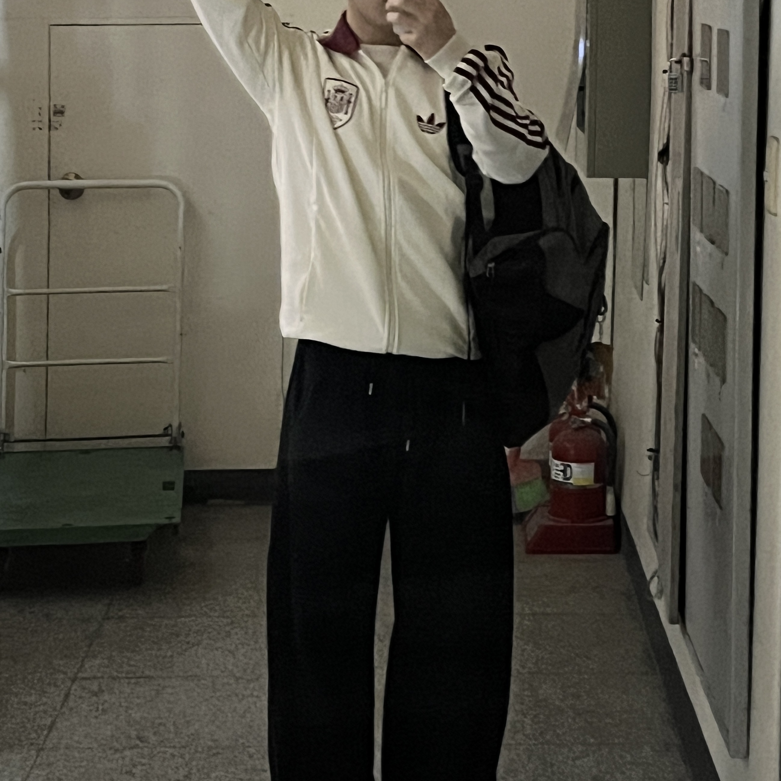 Adidas Spain Away Anthem Jacket Off White - KR Sizing (Non Marking Ver.) 착용 스타일 - 3