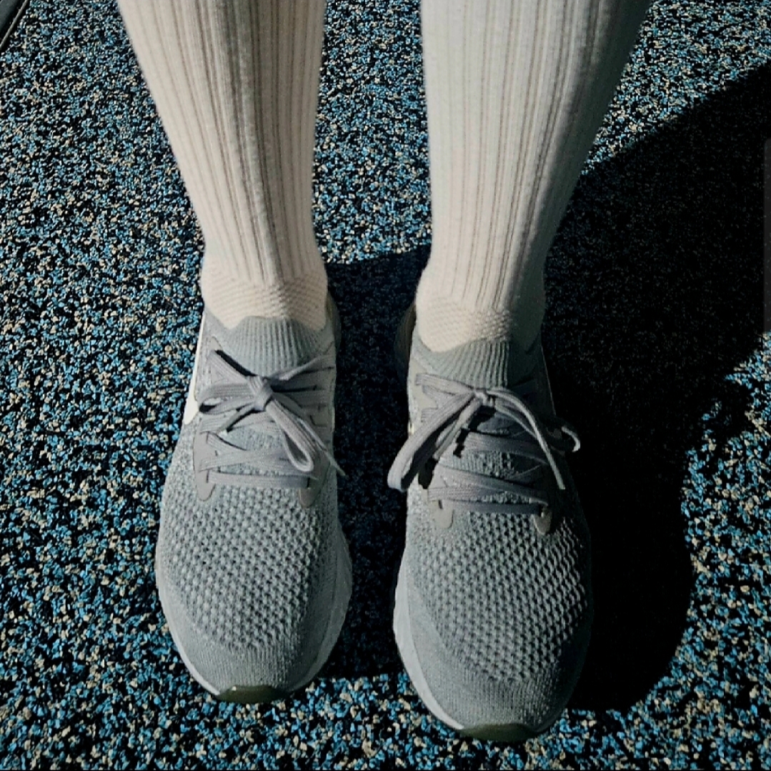 (W) Nike Epic React Flyknit Light Cream 착용 스타일