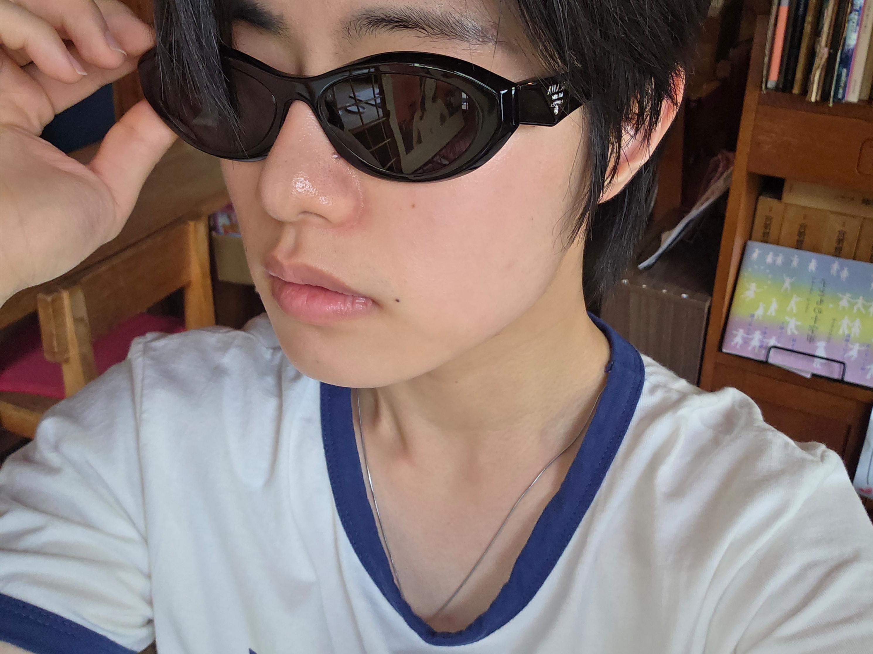 Prada Symbole Sunglasses Slate Gray Lenses Standard Fit 착용 스타일 - 2