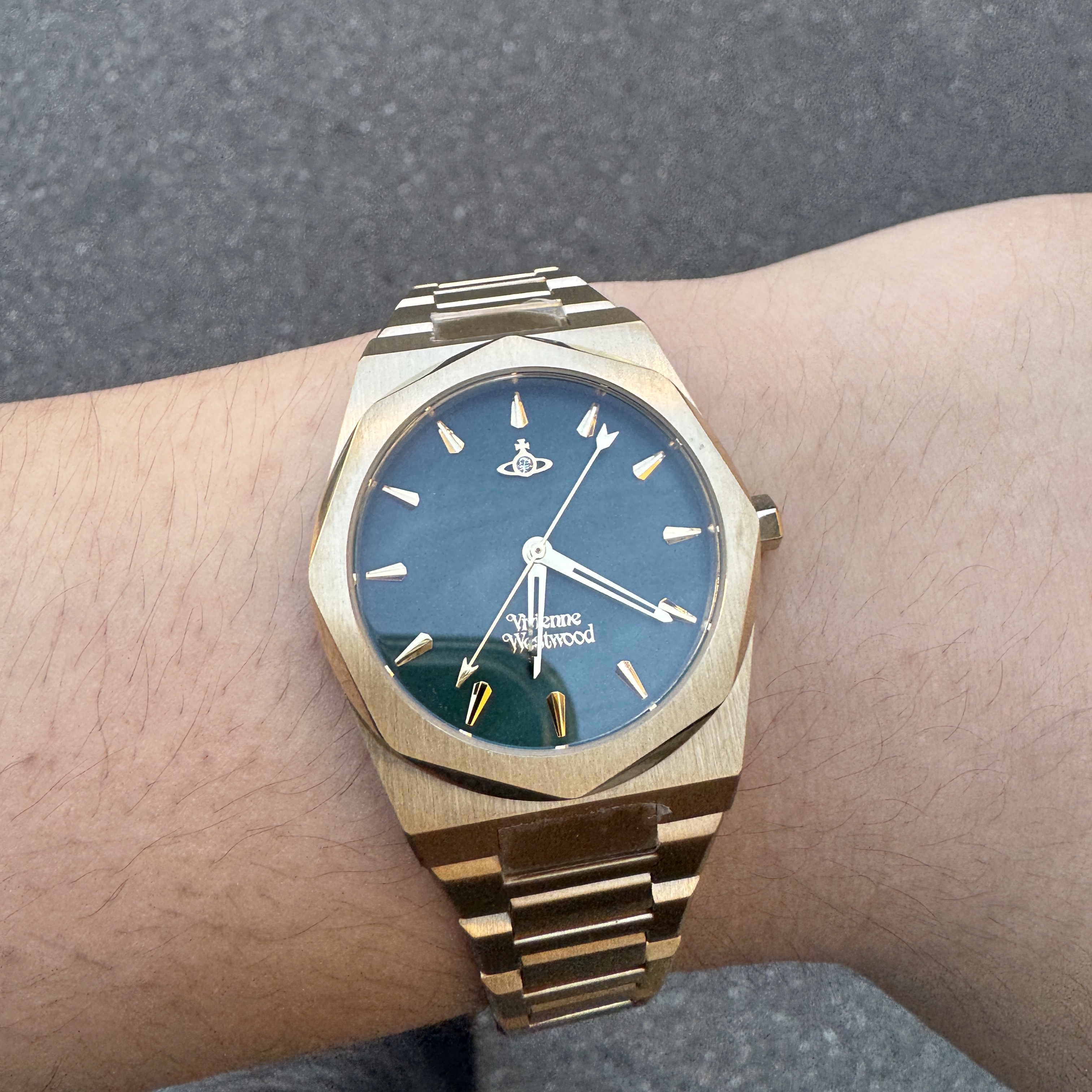 Vivienne Westwood Limehouse Gold Green 착용 스타일 - 2
