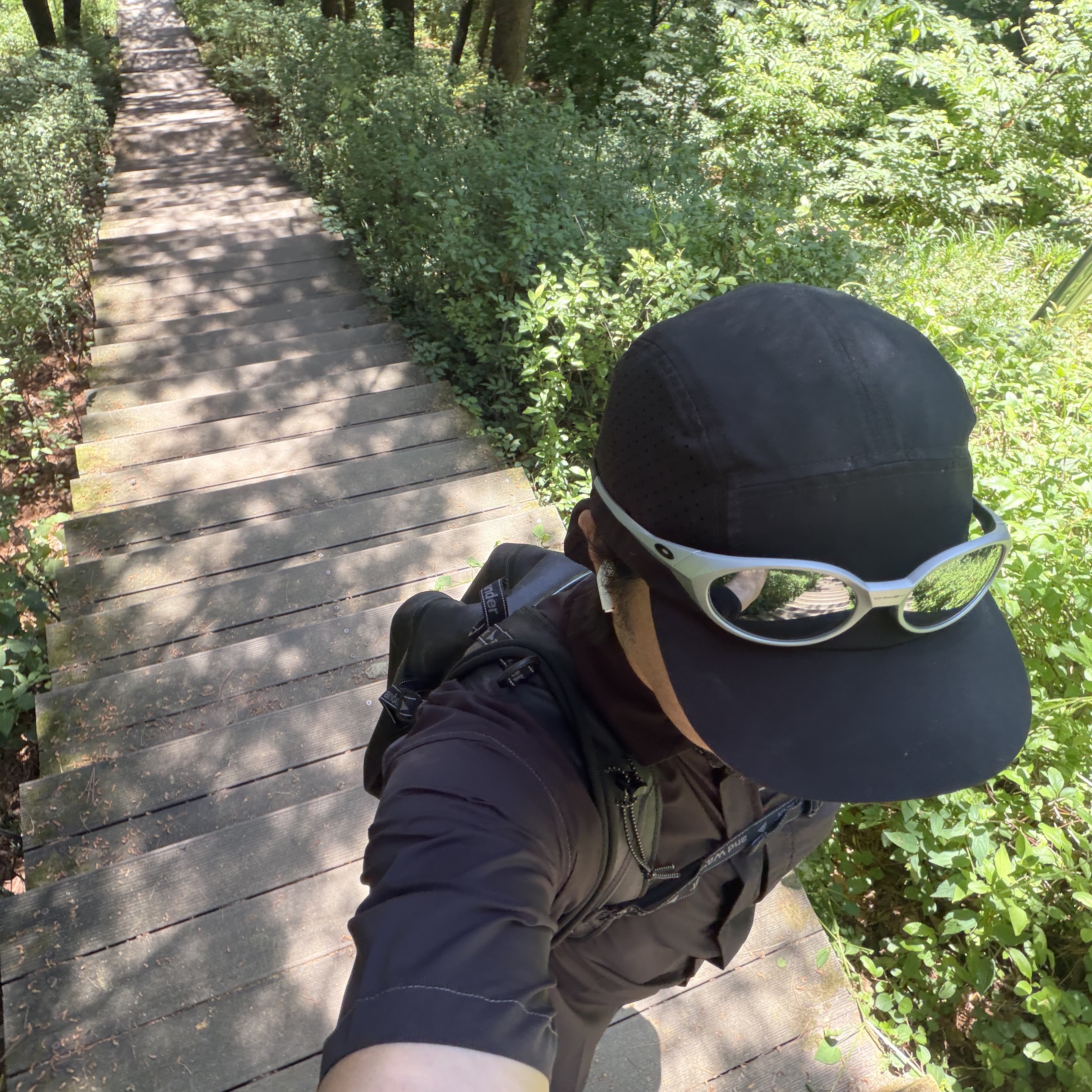 ROA x And Wander Ripstop Wind Short Pants Off White, Hoka x Satisfy Mafate Speed 4 Lite Coffee 착용 스타일 - 2