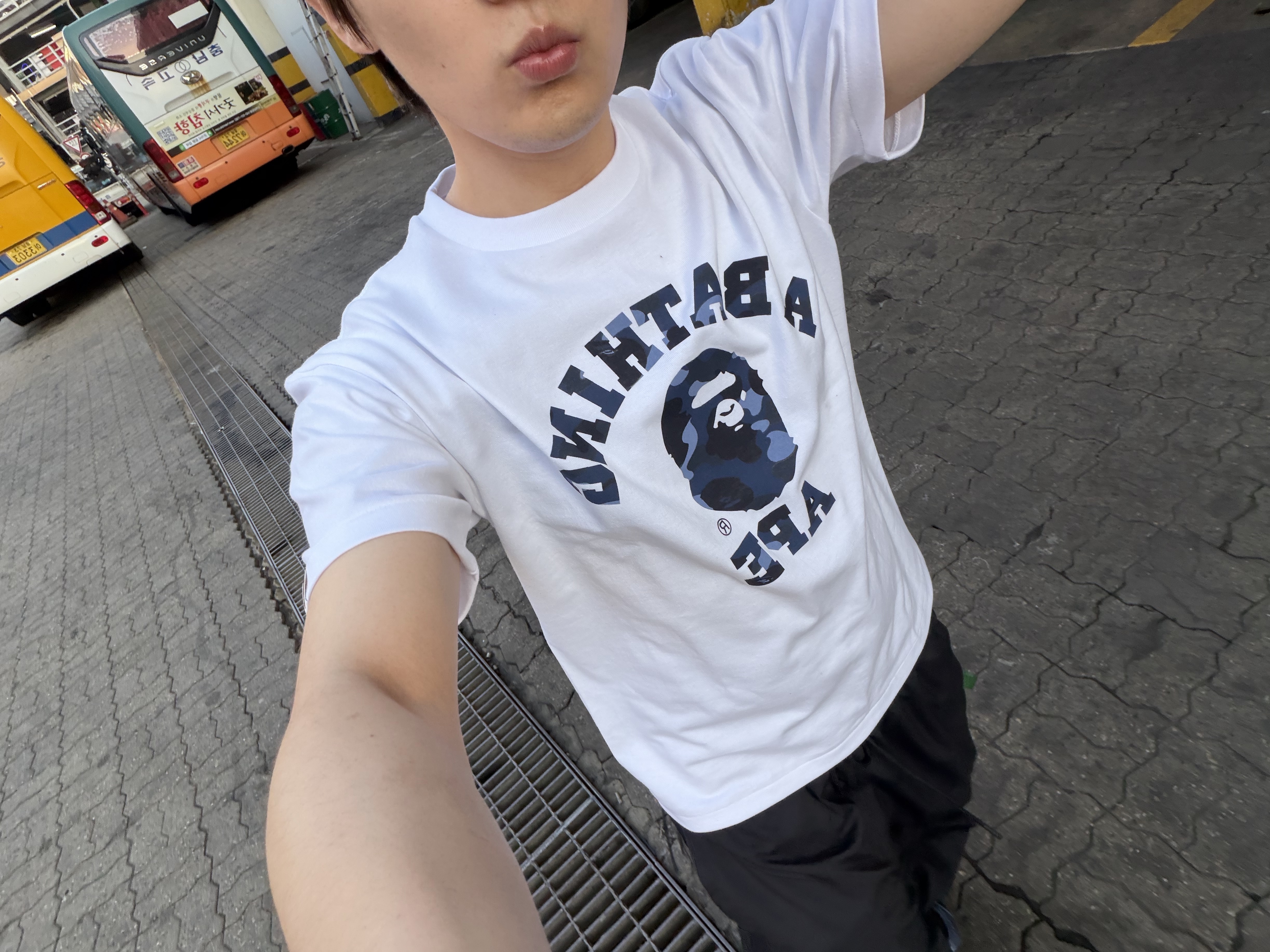 BAPE Color Camo College T-Shirt White Navy, Asics Gel-Nimbus 10.1 Black Grand Shark 착용 스타일 - 3