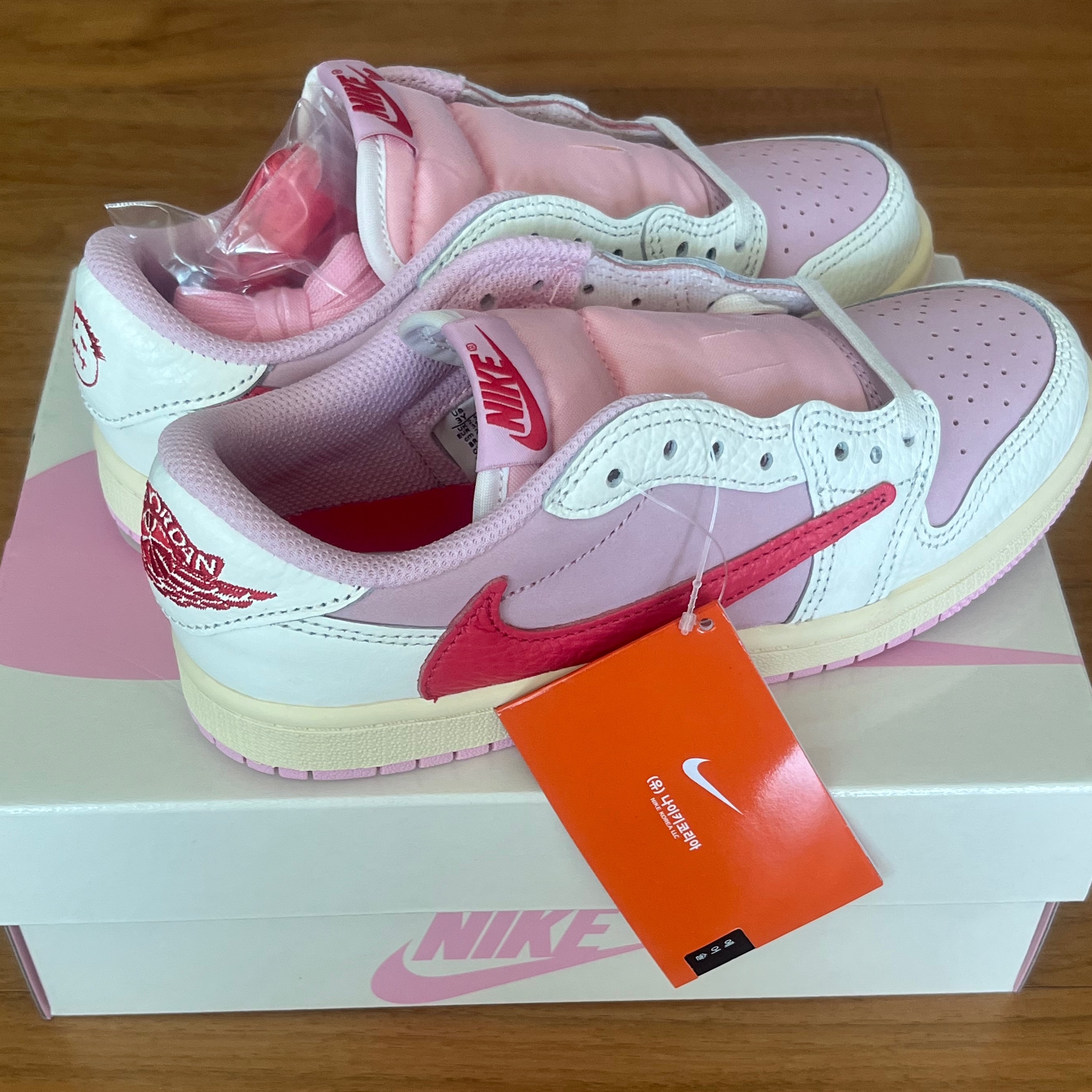(PS) Jordan 1 x Travis Scott Retro Low OG SP Sail Tropical Pink 착용 스타일