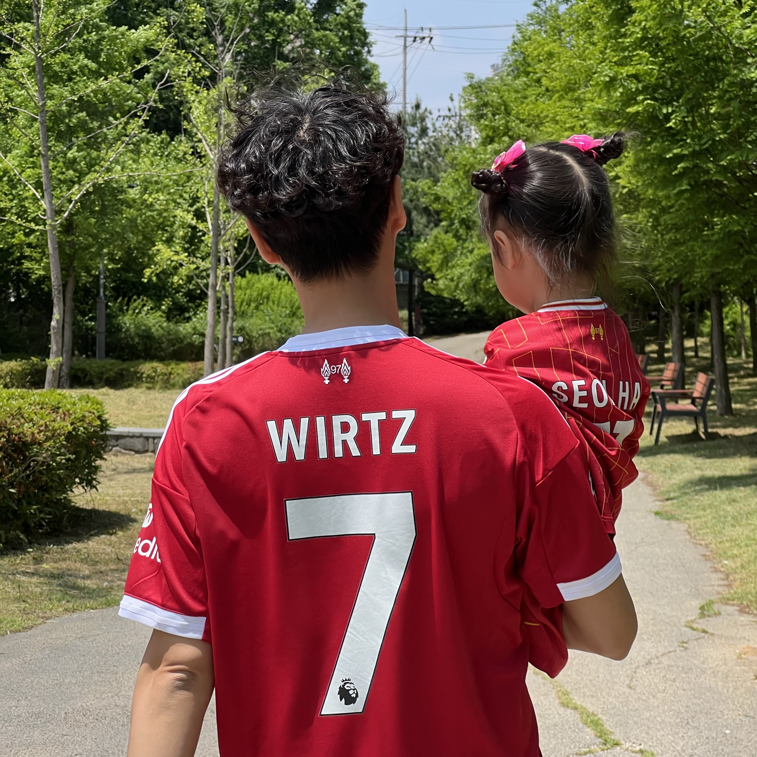 Adidas Liverpool FC 2025/26 Home Jersey Strawberry Red - KR Sizing (Non Marking Ver.) 착용 스타일 - 1