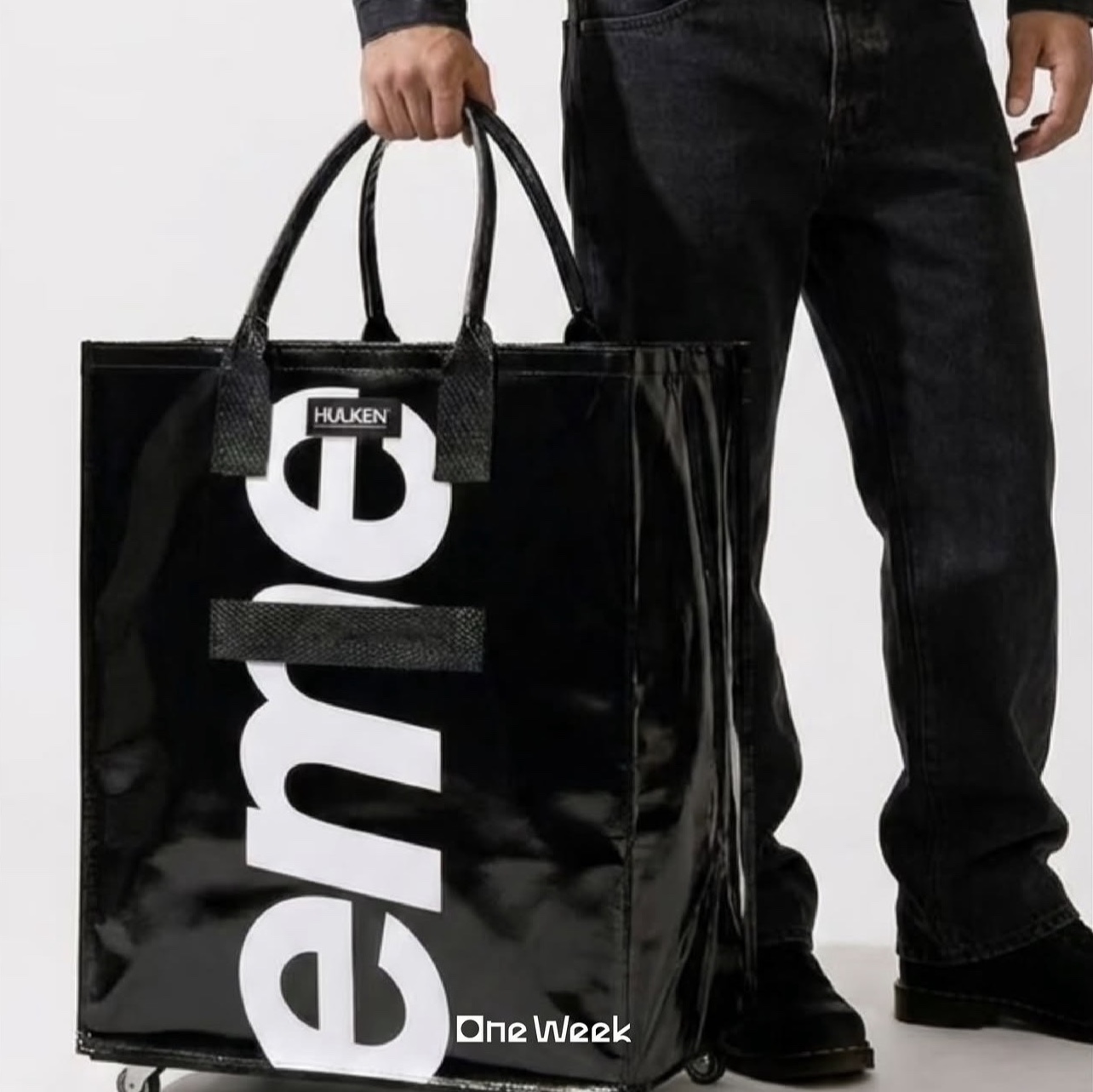 Supreme x Hulken Rolling Tote Bag Black - 26SS 착용 스타일 - 2