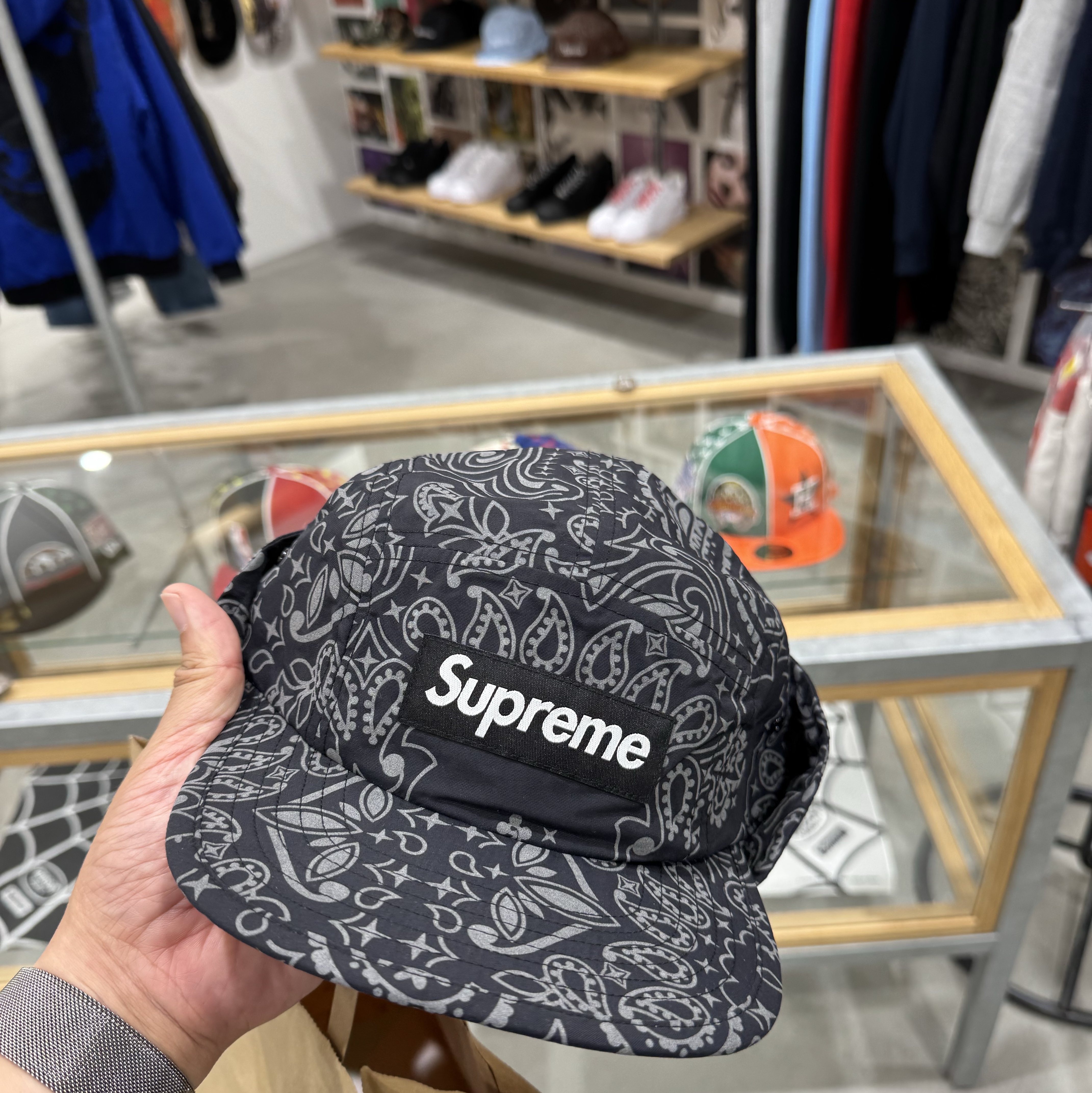Supreme Reflective Bandana Sunshield Camp Cap Black - 26SS 착용 스타일