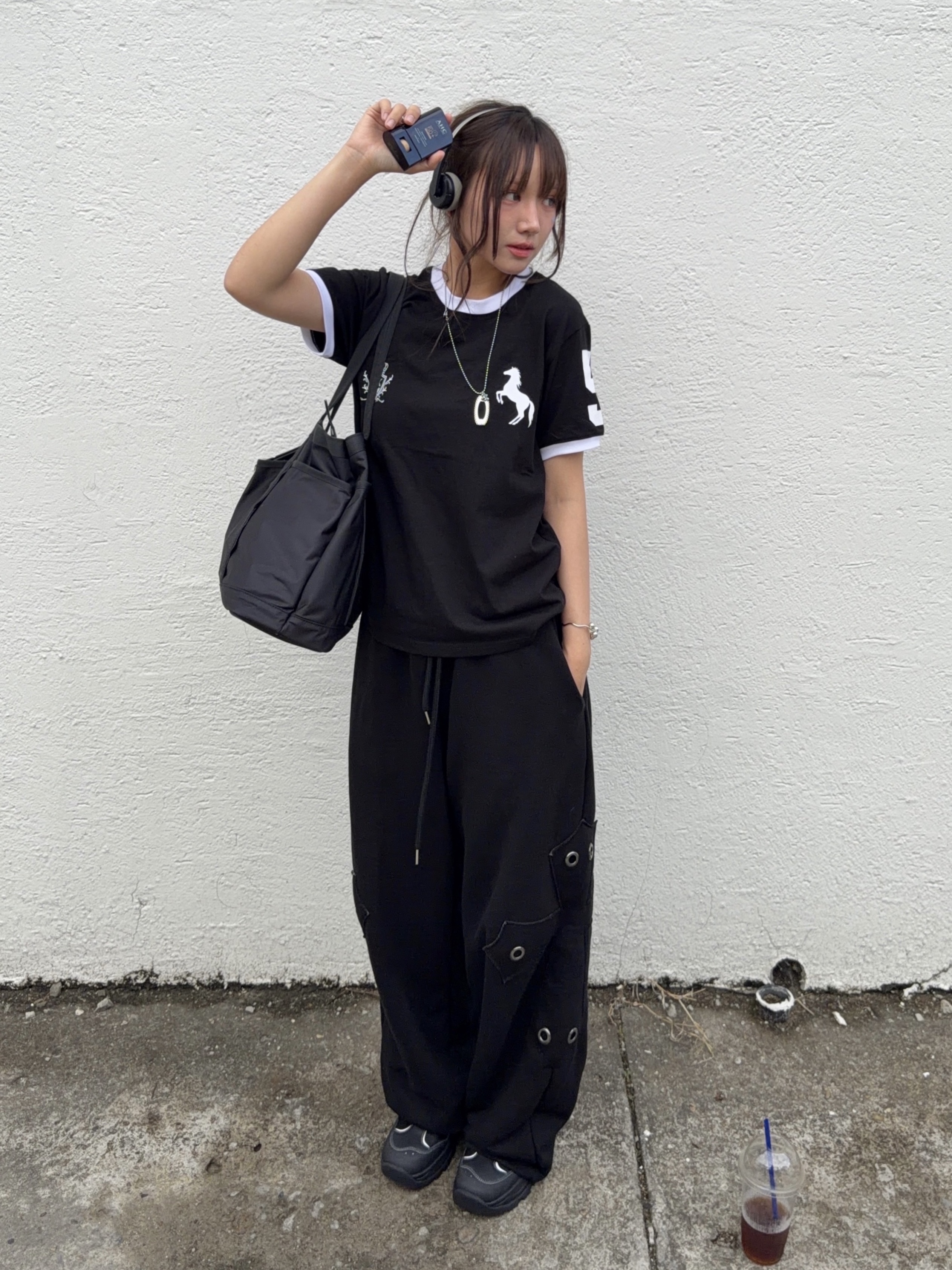 (W) Honsby Darling Harbour2 Black 착용 스타일 - 1