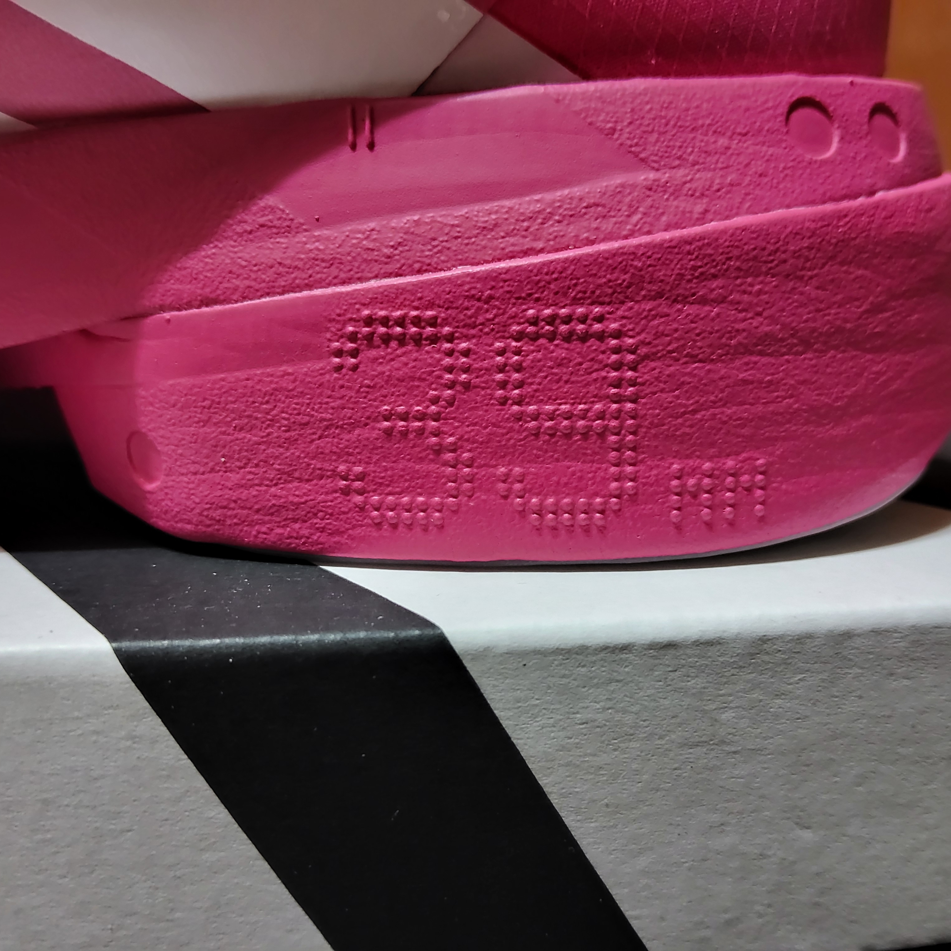 Adidas Adizero Adios Pro 4 Shock Pink Zero Metalic 착용 스타일 - 6