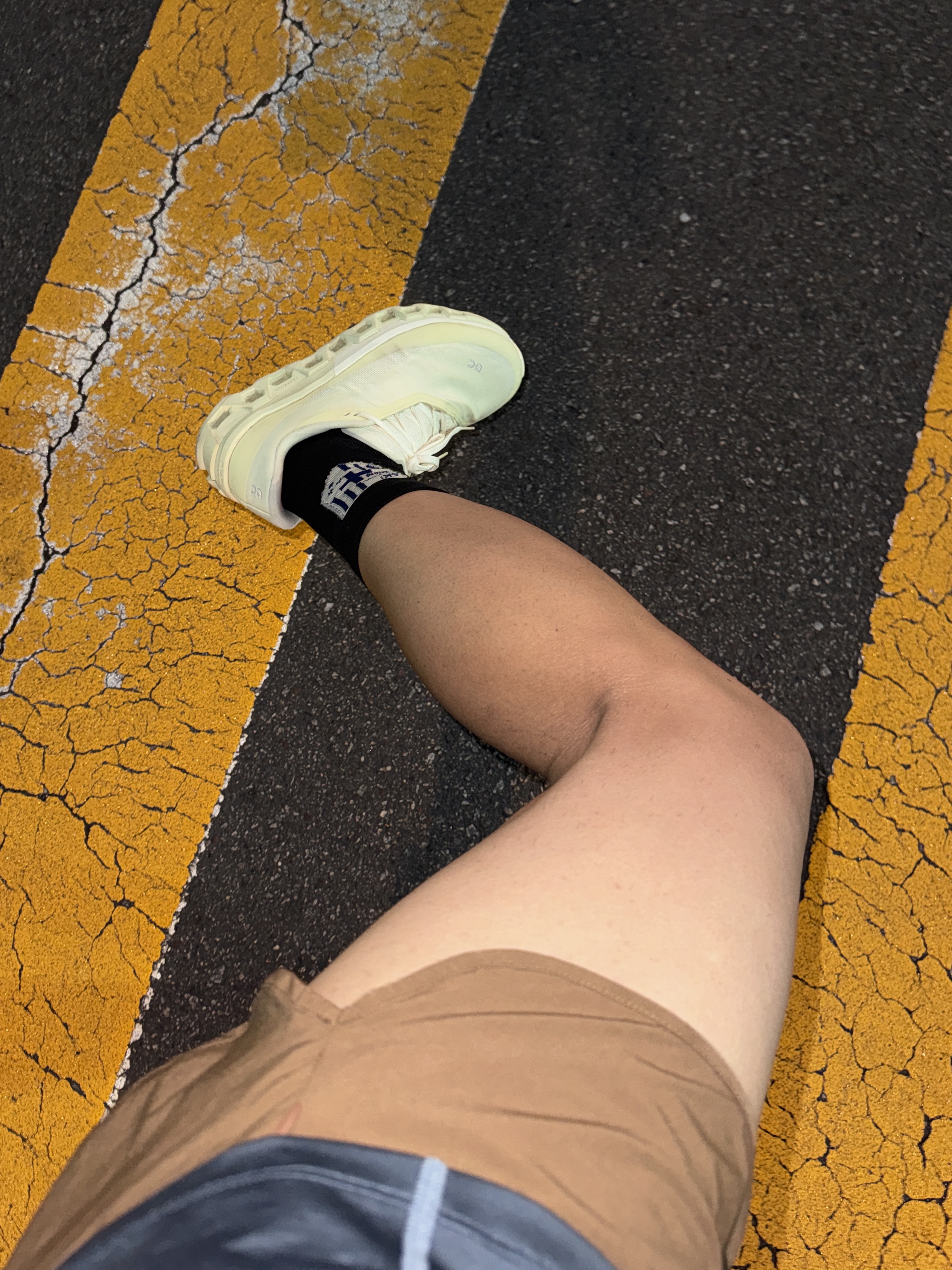 On Running x Post Archive Faction (Paf) Cloudmonster 2 Seedling White, [KREAM 단독] runwhither 3inch Shorts Brown 착용 스타일 - 2