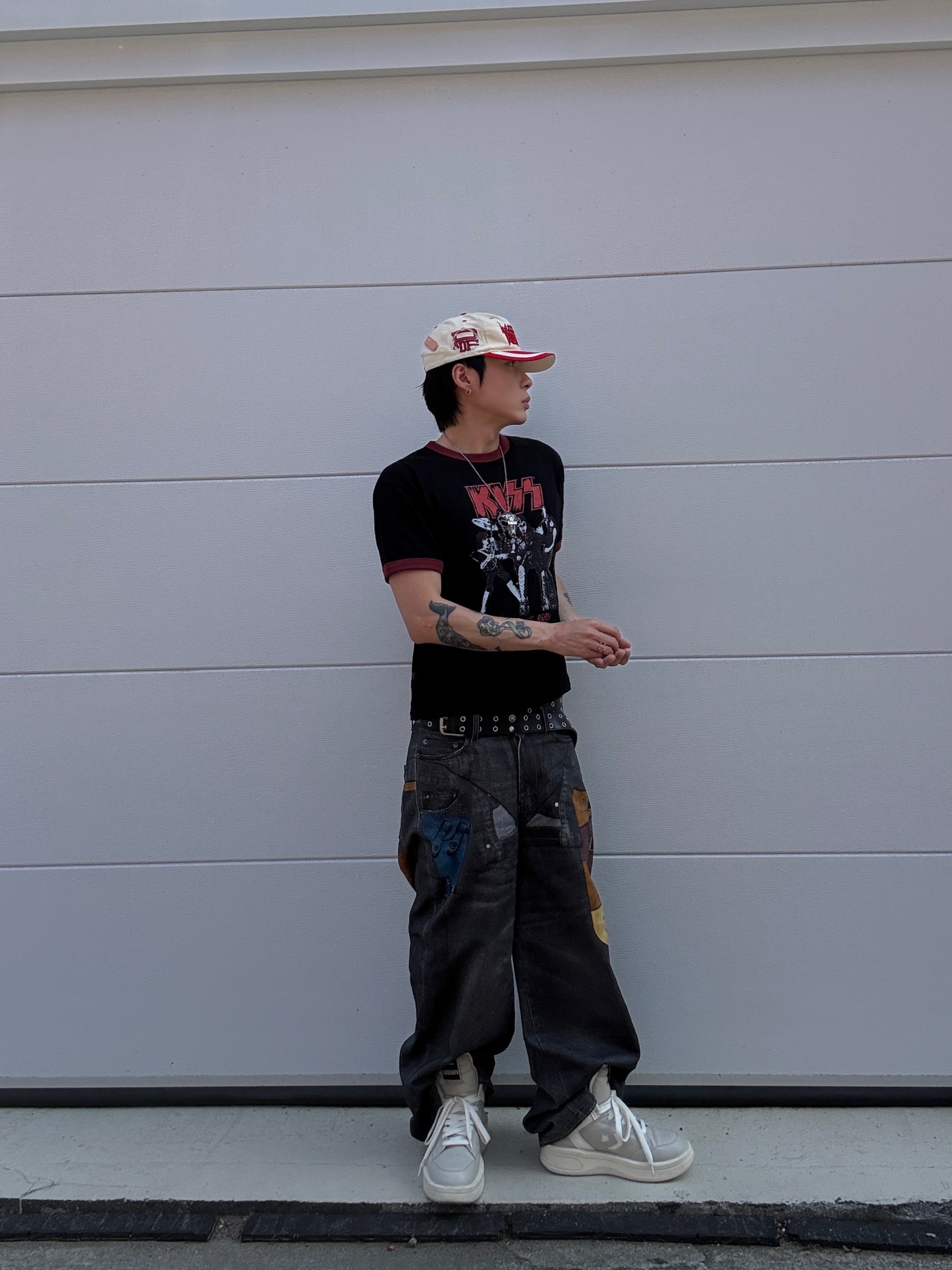 Converse x Drkshdw Turbowpn Pelican, MAINBOOTH X KISS End of the Road T-shirt Black 착용 스타일 - 2