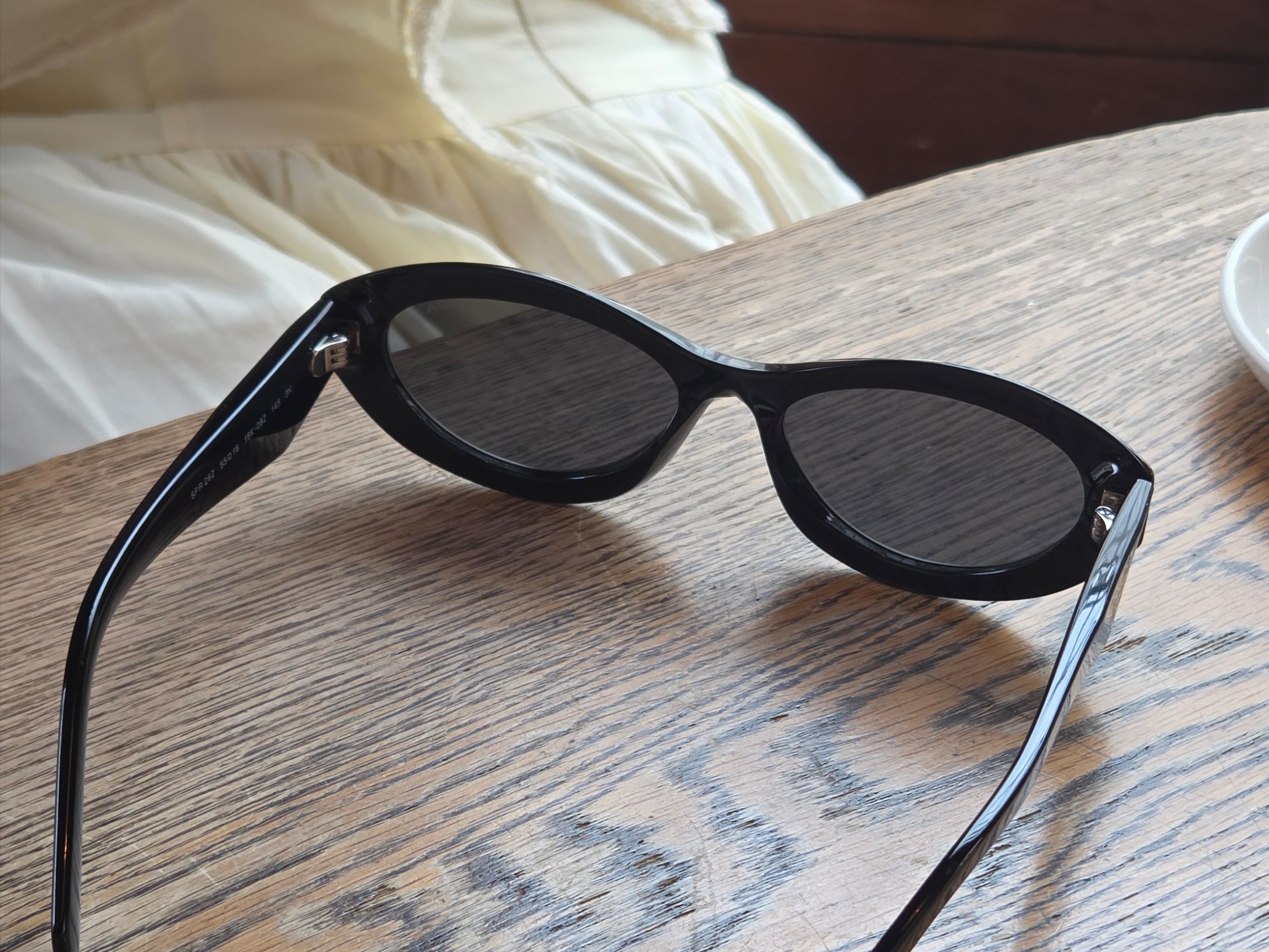 Prada Symbole Sunglasses Slate Gray Lenses Standard Fit 착용 스타일 - 3