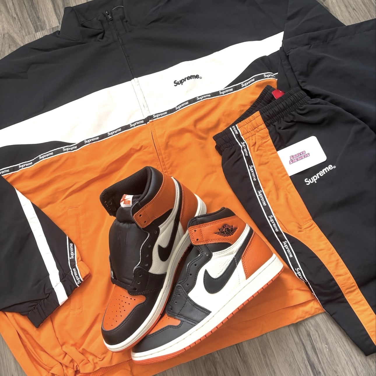 Supreme Logo Taping Track Jacket Orange - 26SS 착용 스타일 - 2