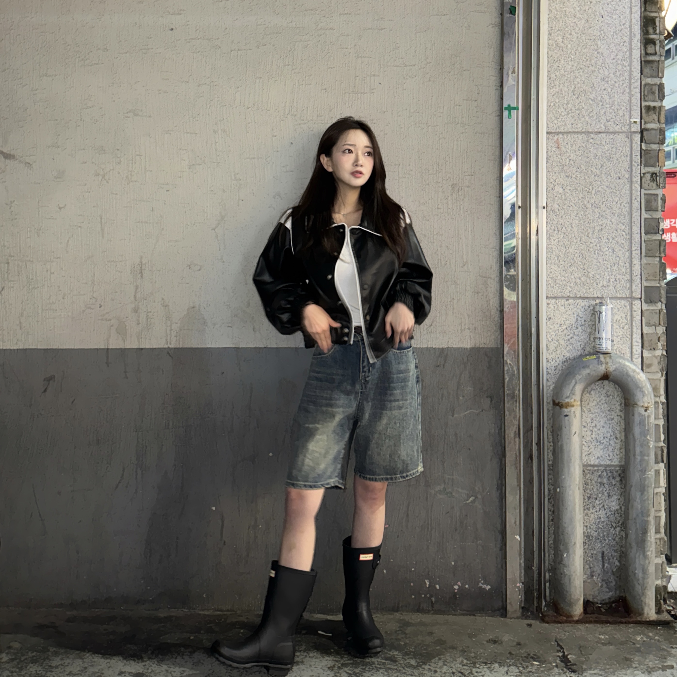 (W) Hunter Original Short Rain Boots Black 착용 스타일 - 1