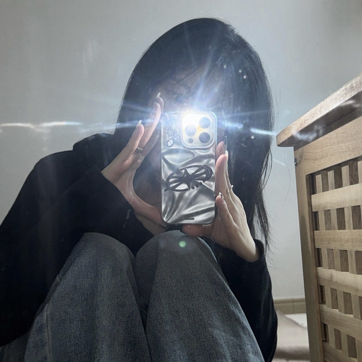 BLAMESTUDIO metallic space wave case 착용 스타일