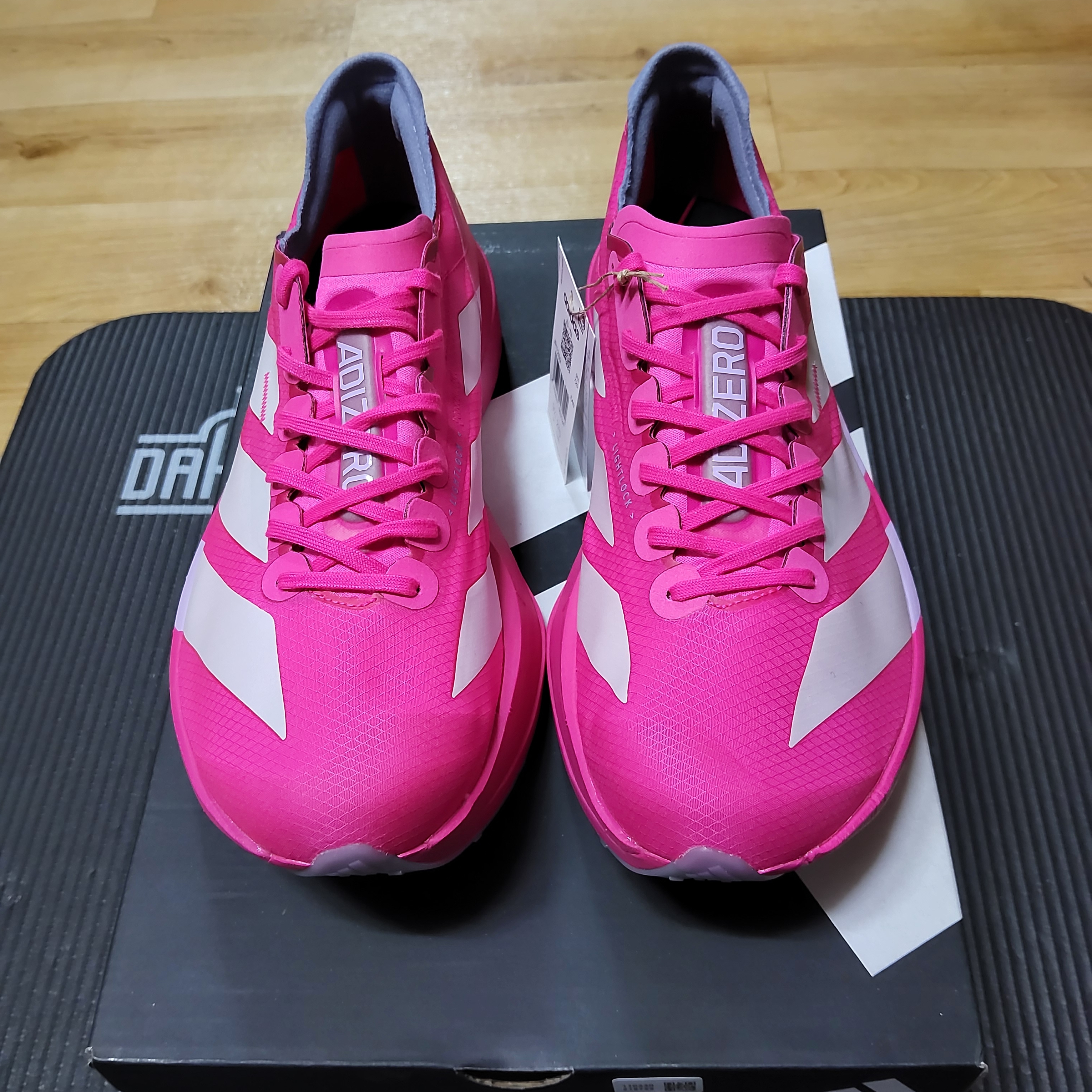 Adidas Adizero Adios Pro 4 Shock Pink Zero Metalic 착용 스타일 - 2