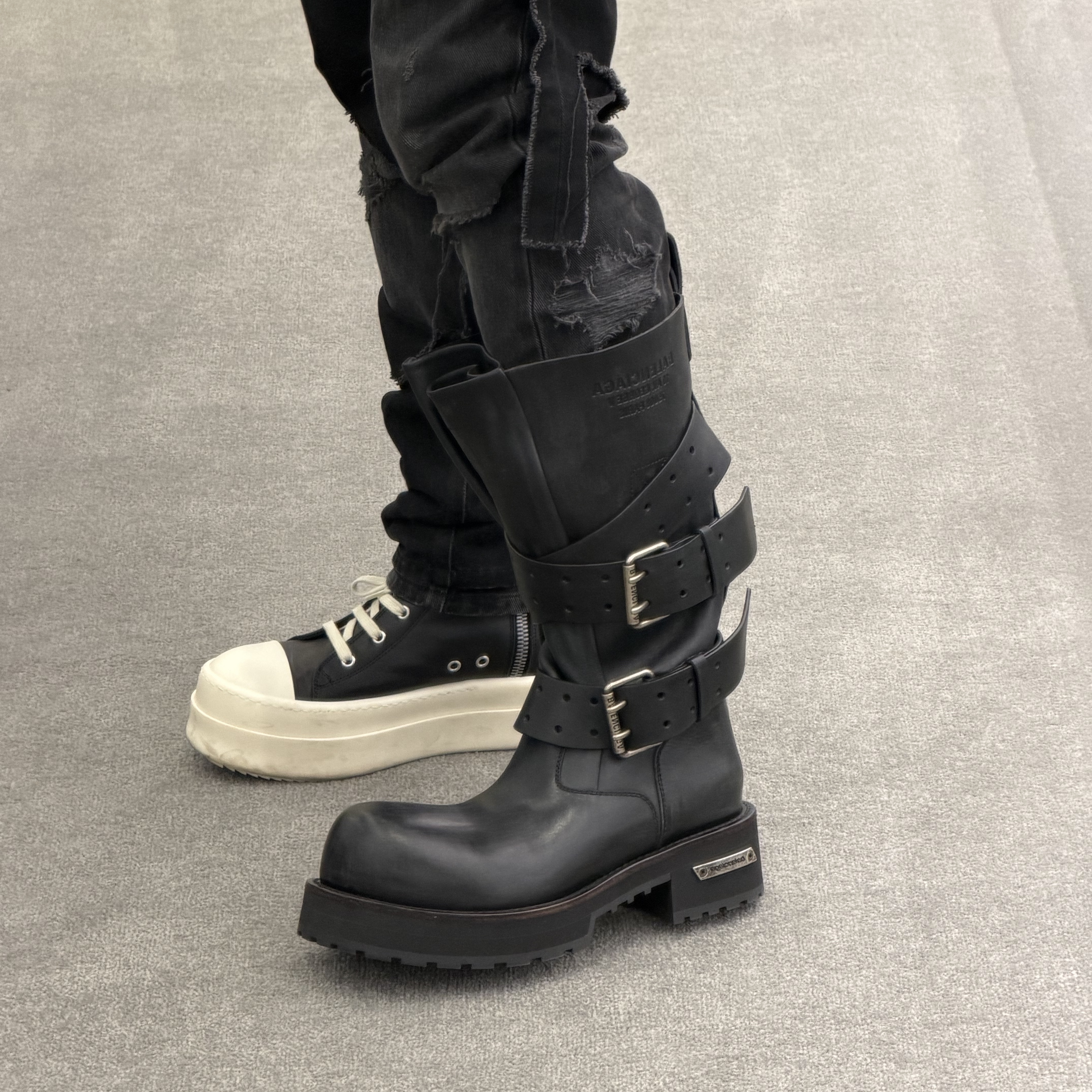 Balenciaga Venom High Boot Black, Rick Owens Mega Bumper Sneakers Black Milk 착용 스타일