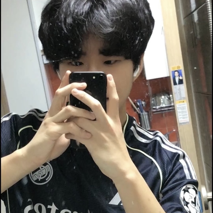 Adidas Real Madrid 2025/26 Away Jersey Legend Ink - KR Sizing (Non Marking Ver.) 착용 스타일