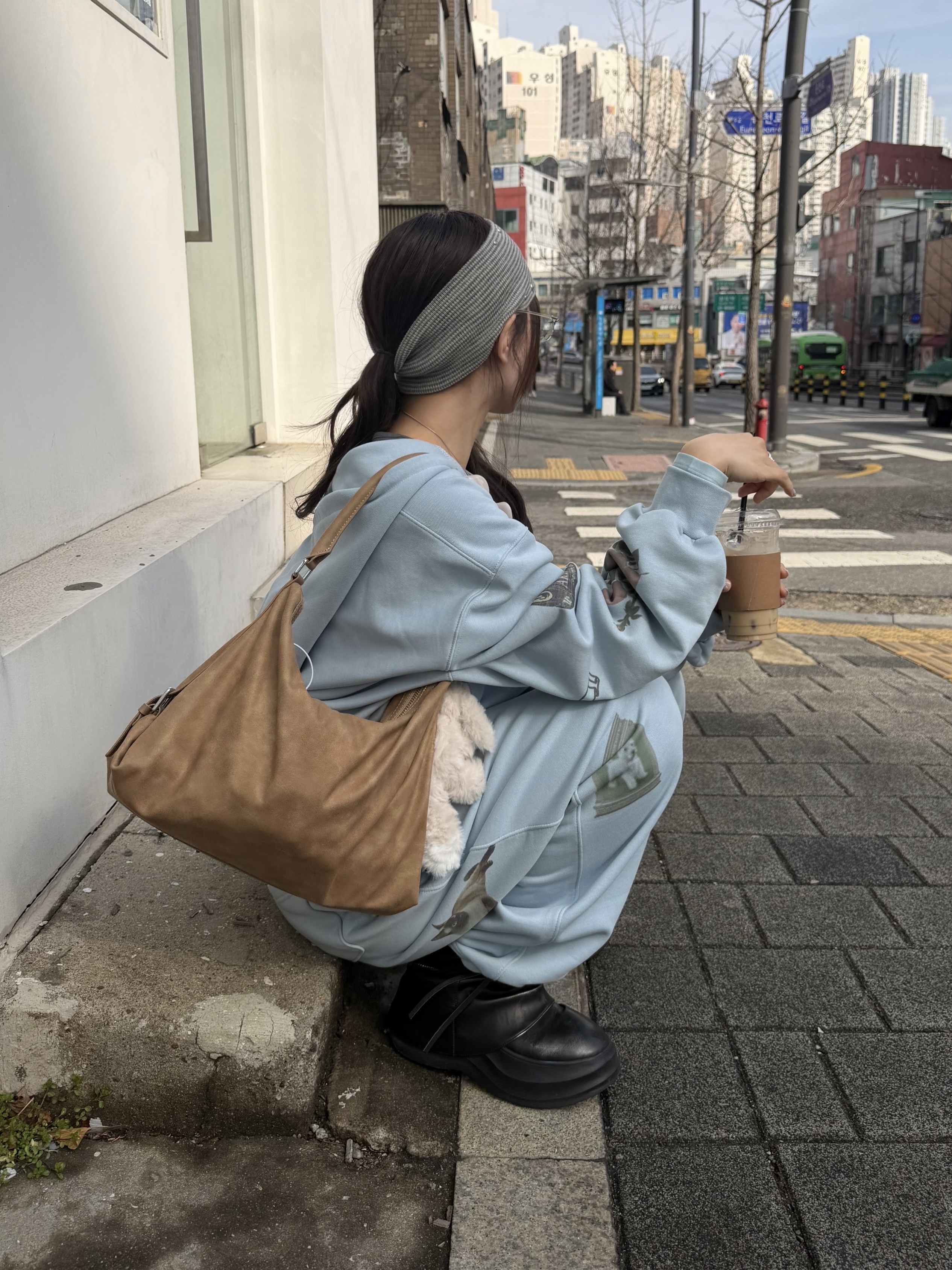 Unsteadymarket Souvenir Zip up Hoodie_Baby Blue, Unsteadymarket Souvenir Sweat Pants_Baby Blue 착용 스타일 - 2