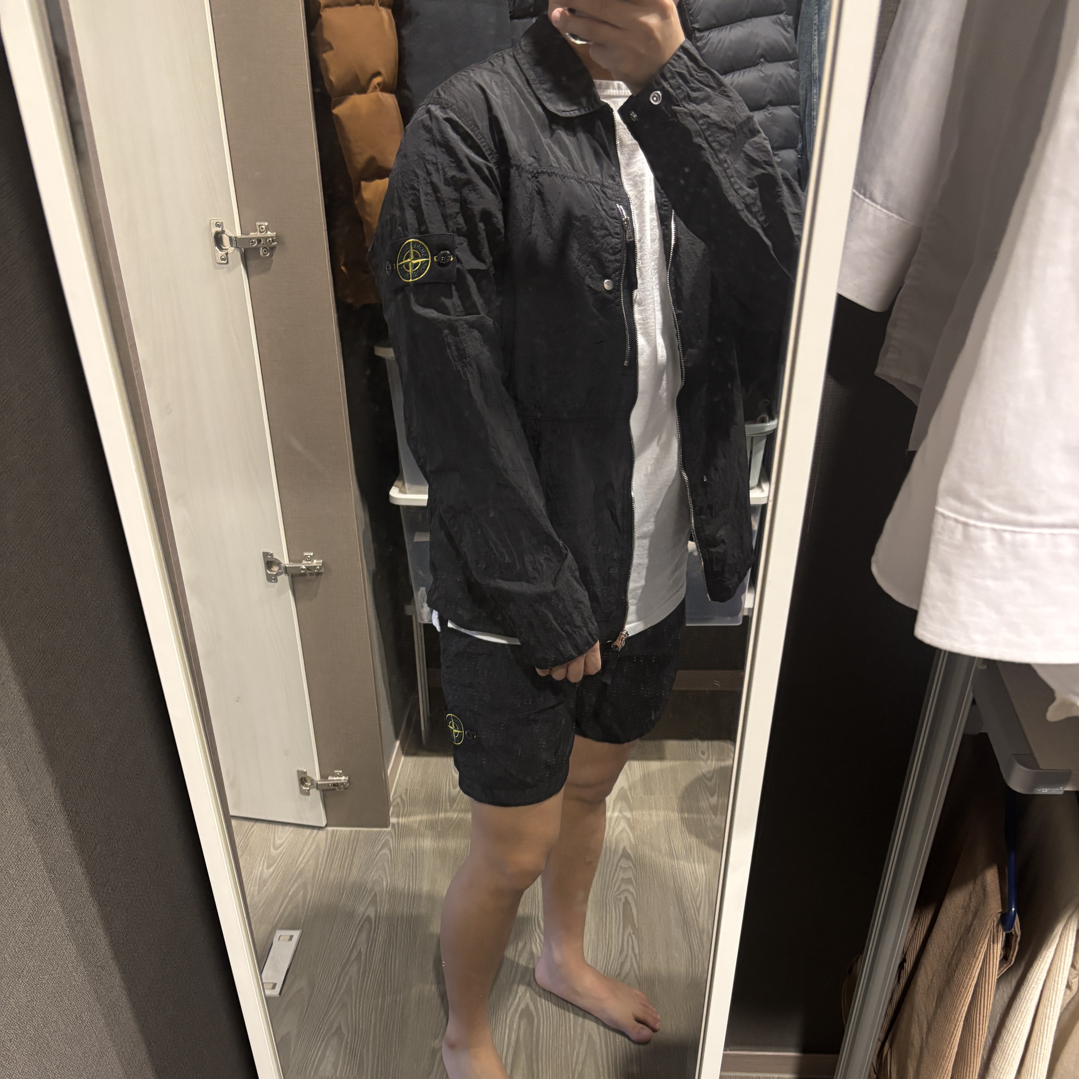 Stone Island 1200038 Nylon Metal In Econyl Regular-Fit Overshirt with Zip Pocket Black - 26SS, Stone Island L100008 Nylon Metal In Econyl Elasticated Waist Comfort-Fit Shorts Black - 26SS 착용 스타일