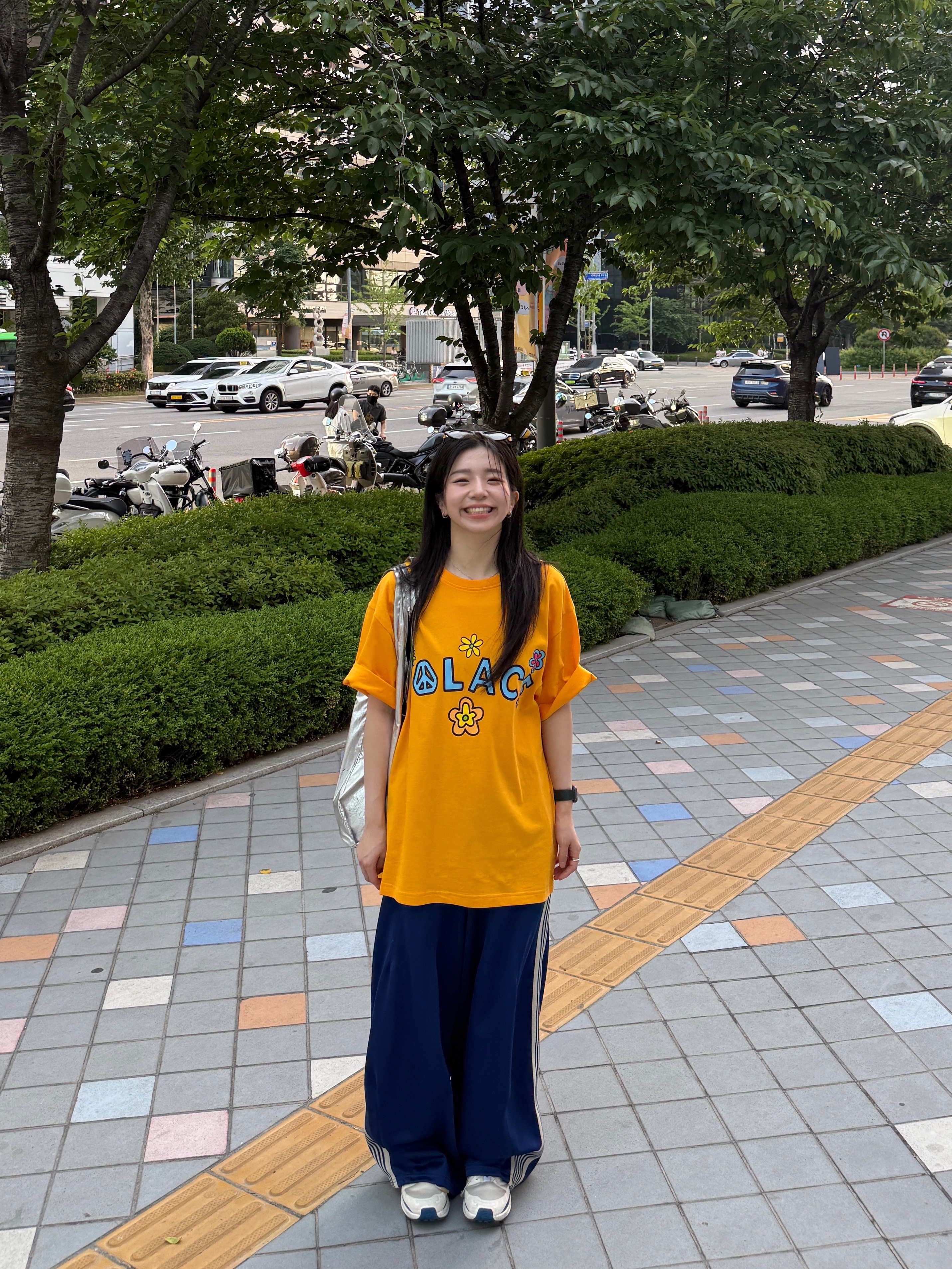 Palace Me Myself And Tri T-Shirt Sunny Yellow - 26SS, Needles H.D. Track Pants Poly Smooth Royal 착용 스타일 - 1