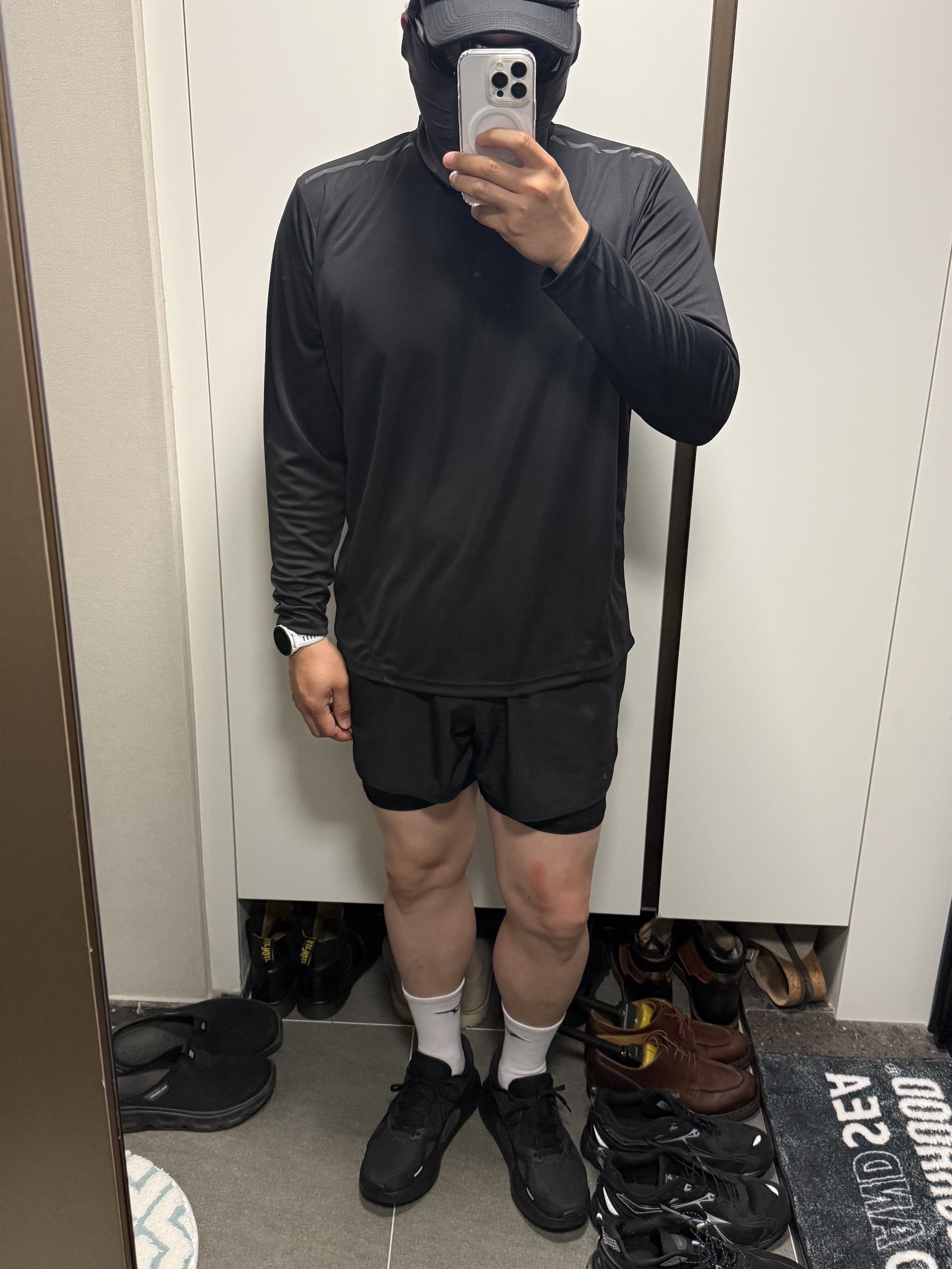 Nike Structure 26 Black Iron Grey, [10% 적립] Garmin Forerunner 165 GPS Mist Gray White Stone 착용 스타일 - 1