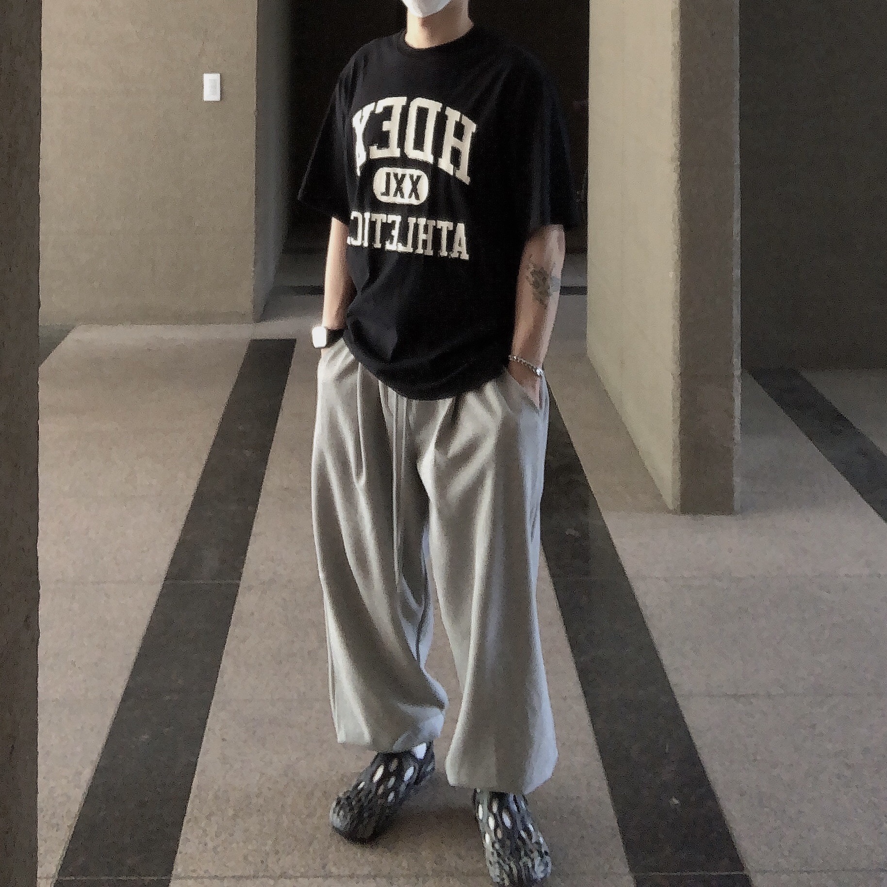 Undermycar Mu.03 Anti Fxxking Logo Play Oversized Sweat Jogger Melange Gray 착용 스타일 - 2