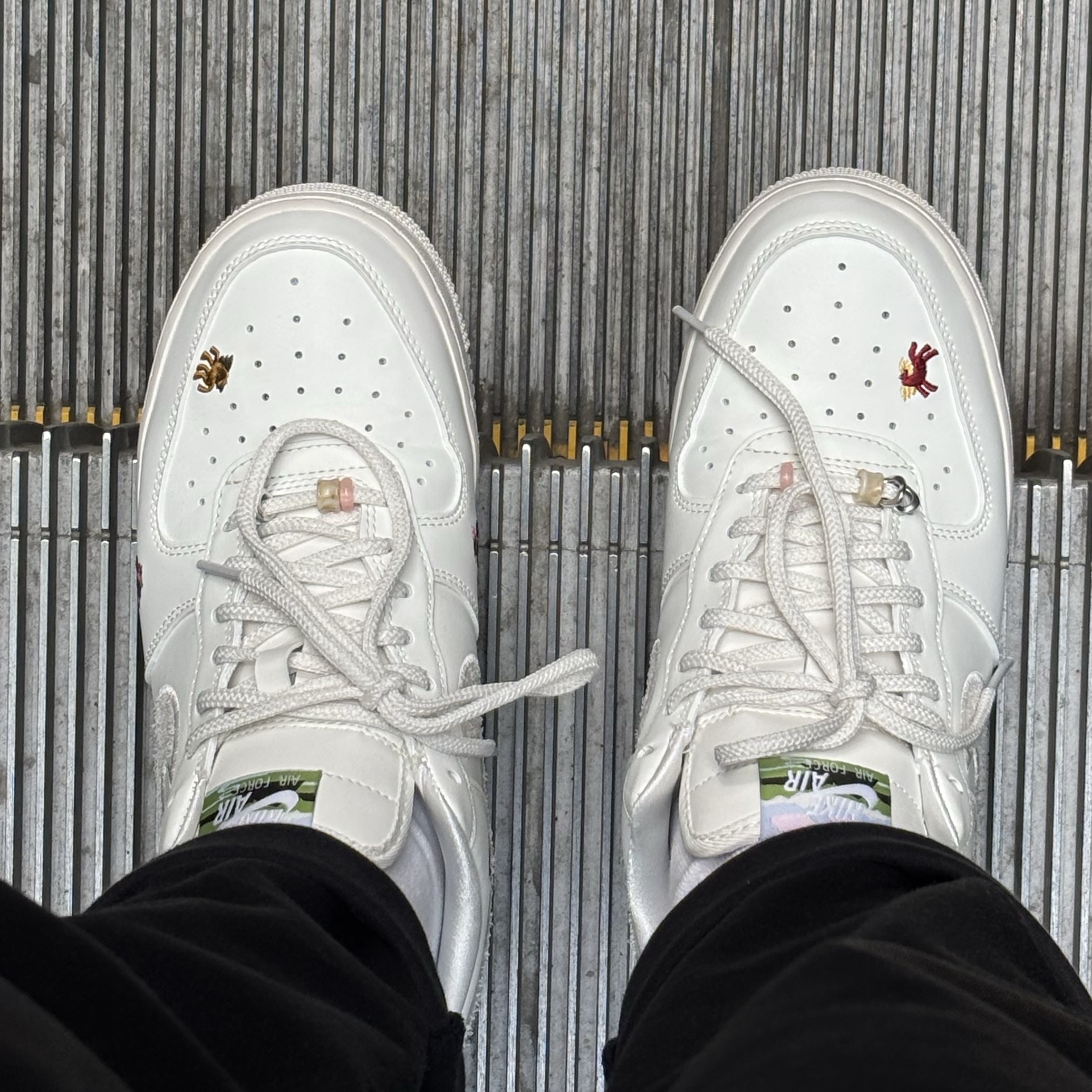 (W) Nike Air Force 1 '07 Sail Phantom 착용 스타일 - 1