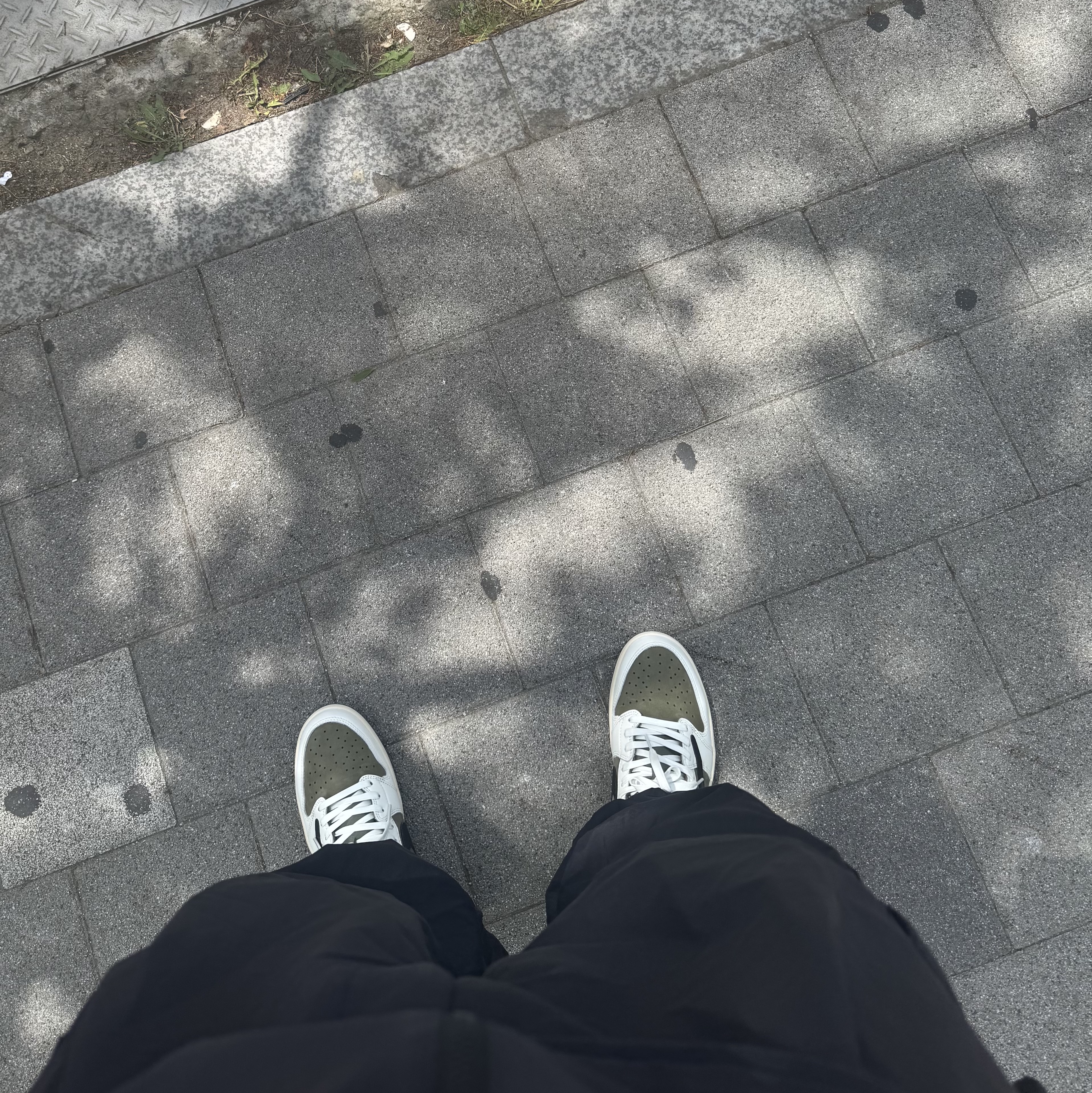 Jordan 1 x Travis Scott Retro Low OG SP Reverse Olive 착용 스타일