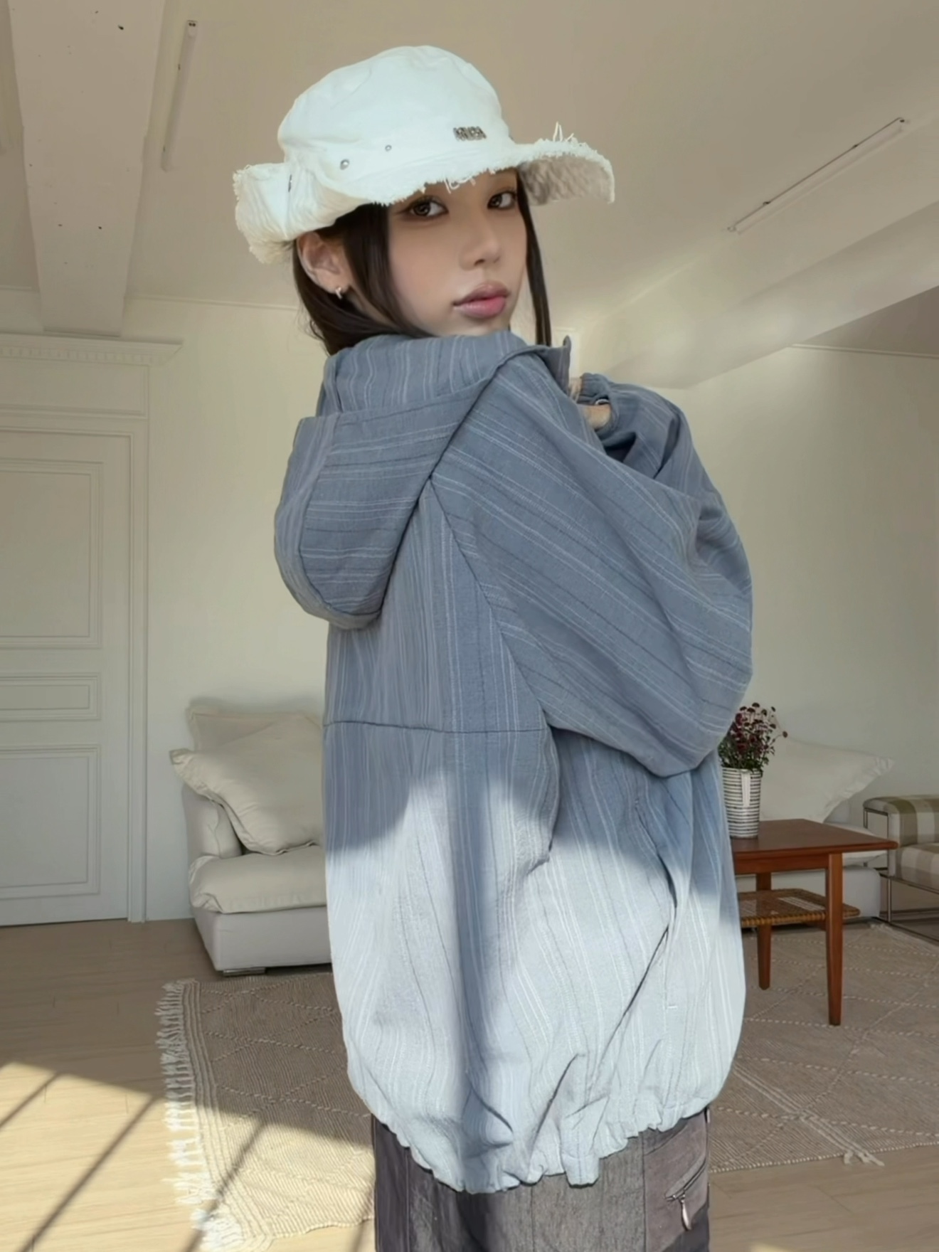 [더블적립] Polyteru Women UU Panel Skirt Charcoal, Polyteru Women Peek Pocket Tee White 착용 스타일 - 5