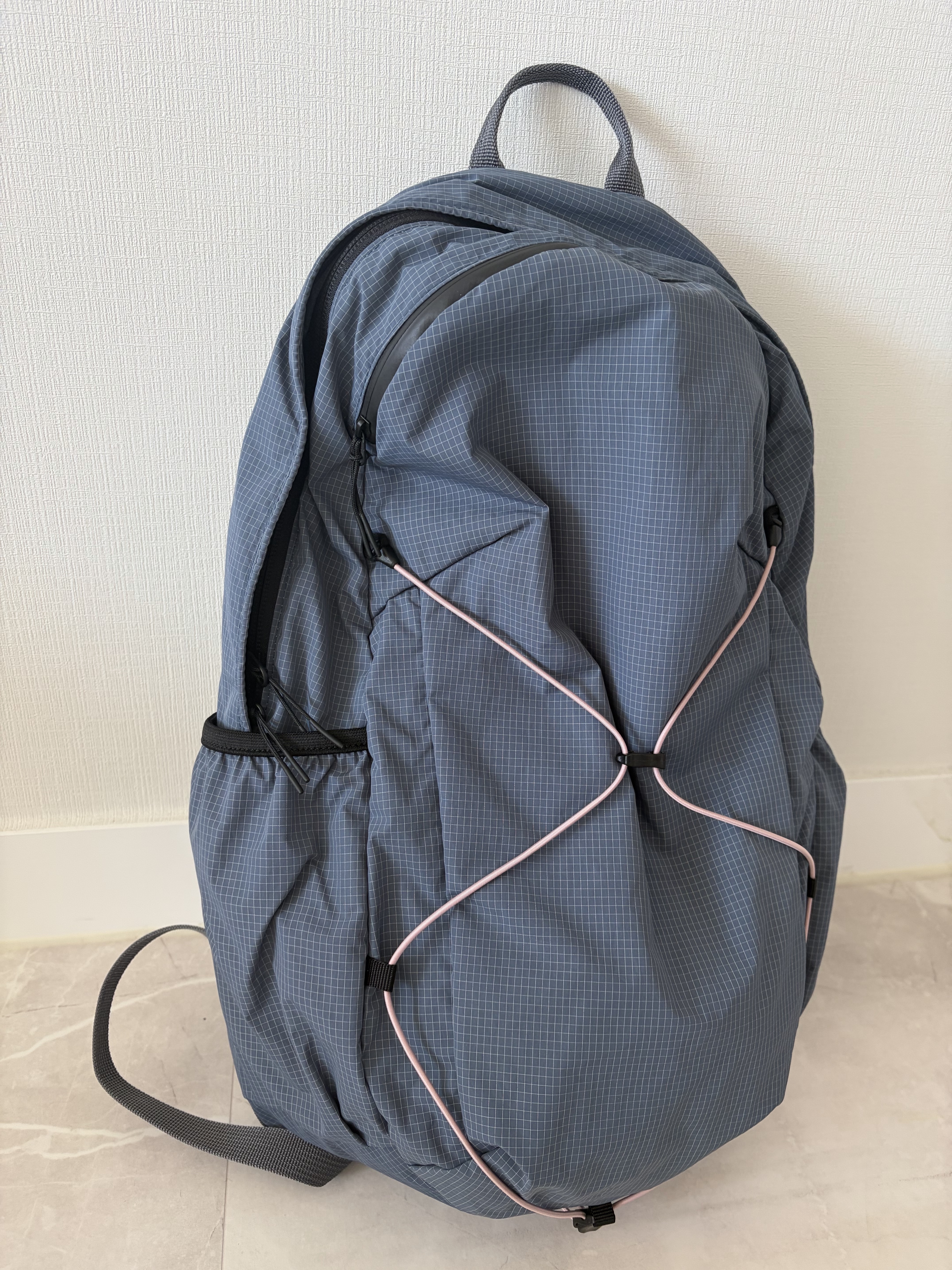 [KREAM 단독] MAZIUNTITLED Roam Pack Dusty Blue 착용 스타일 - 7