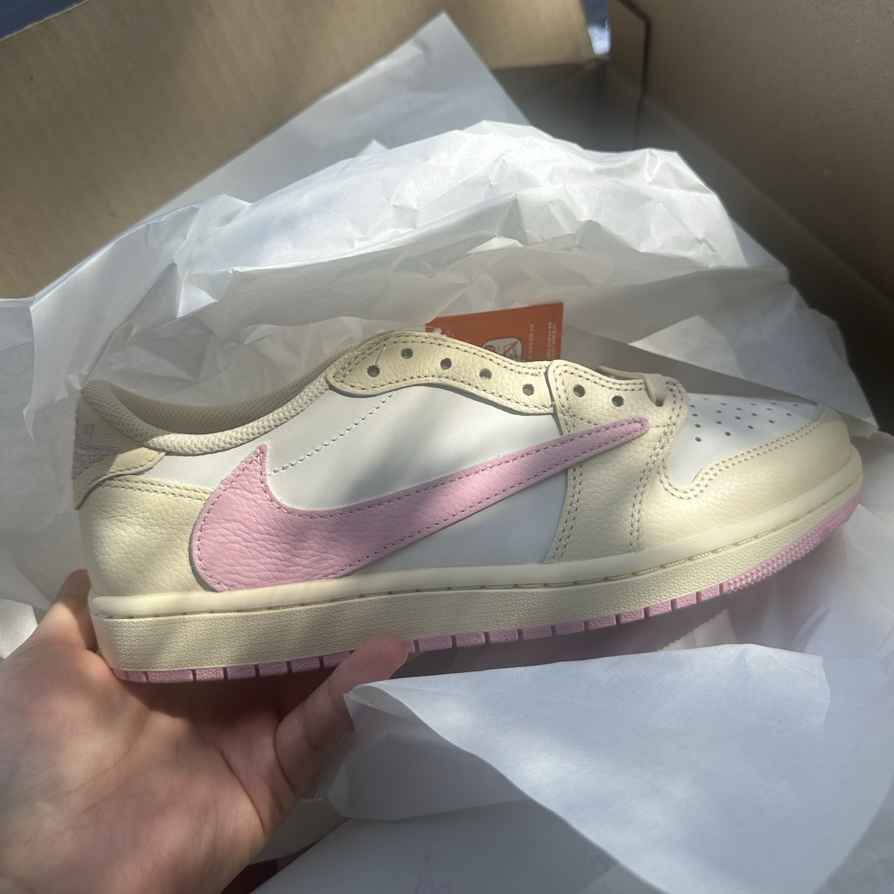 Jordan 1 x Travis Scott Retro Low OG SP Muslin Shy Pink ์ฐฉ์ฉ ์คํ์ผ