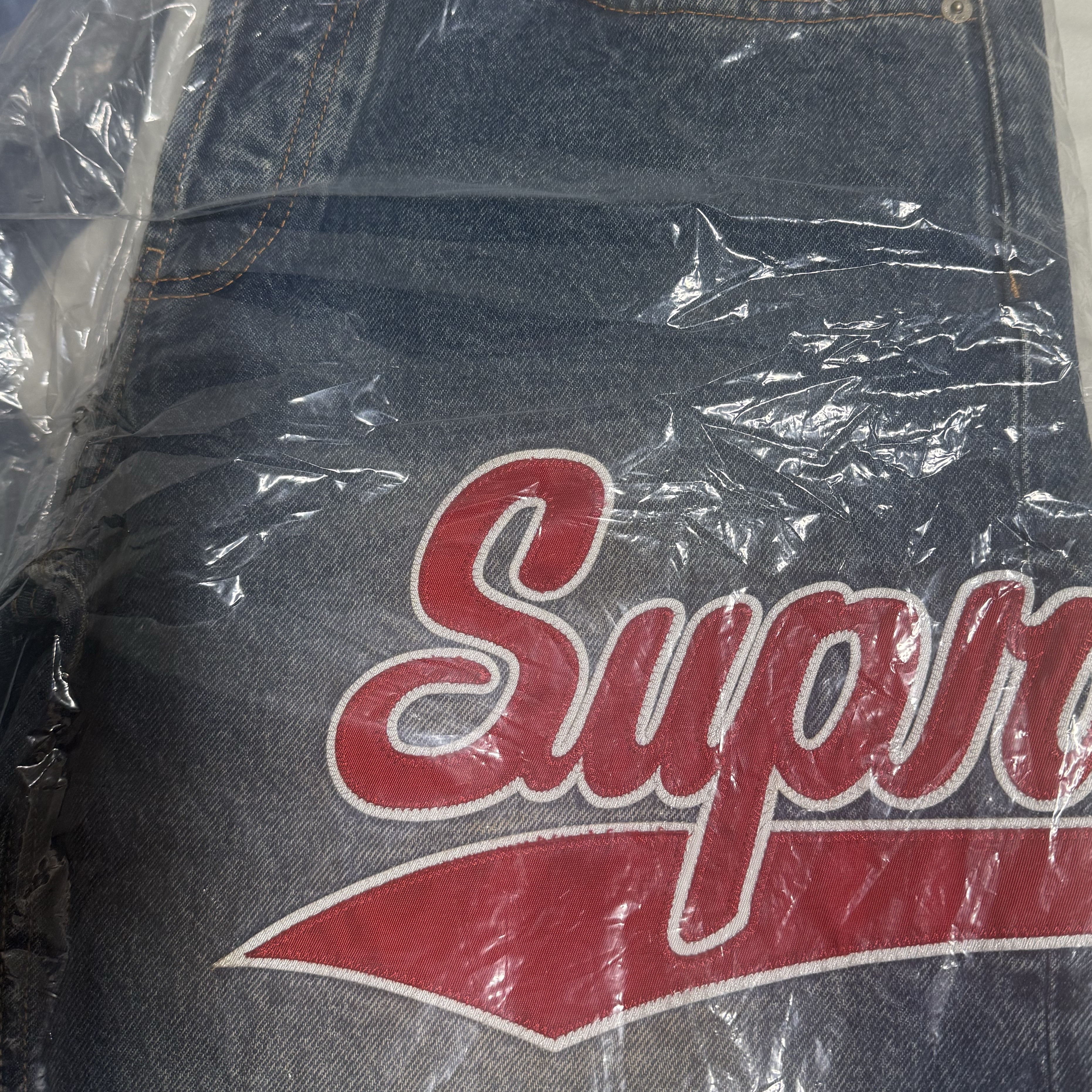 Supreme Mitchell & Ness Atlanta Braves Loose Fit Jean Washed Indigo - 26SS 착용 스타일