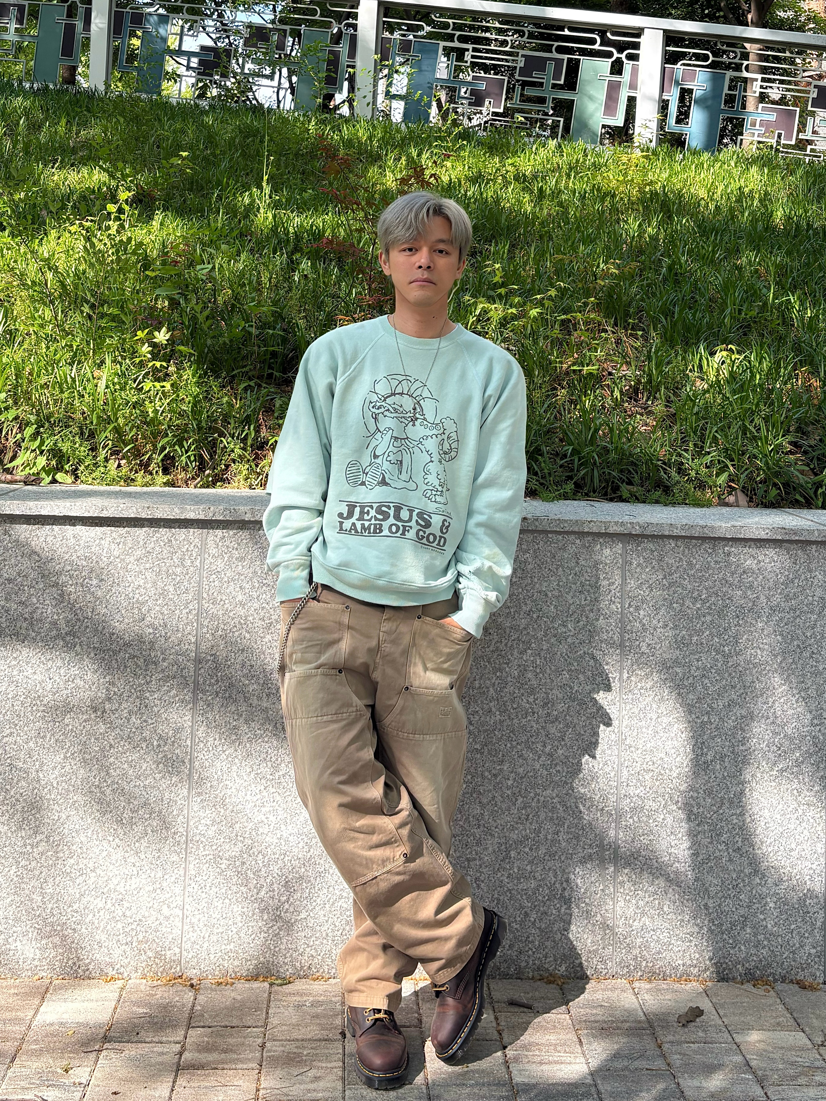 Saint Mxxxxxx Crewneck Sweatshirt Jesus Blue, Kapital Katsuragi W Knee Easy Pants Beige 착용 스타일 - 2