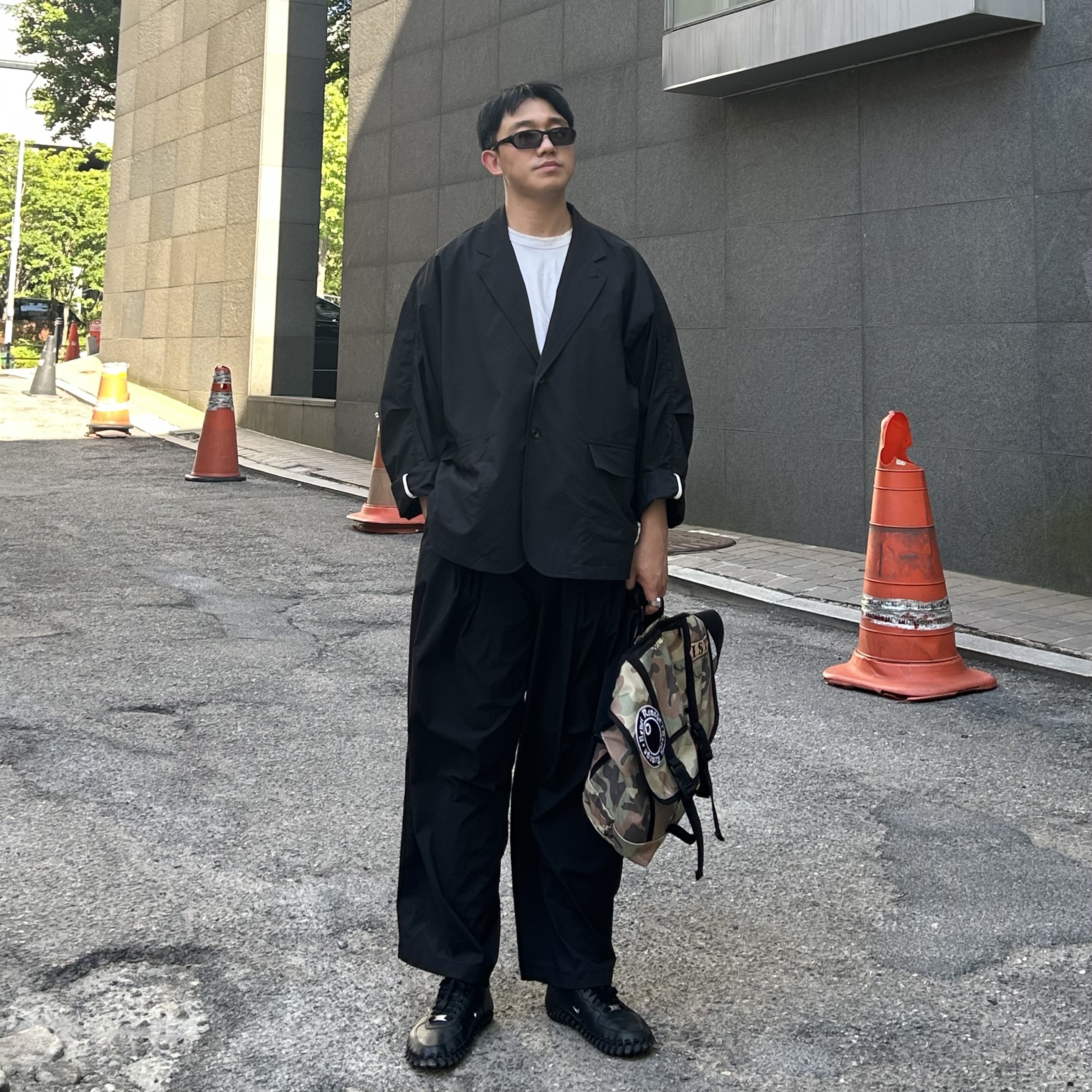 Oakley Terraforma Matte Black Prizm Grey, Stussy x Denim Tears Messenger Bag Camo 착용 스타일 - 2