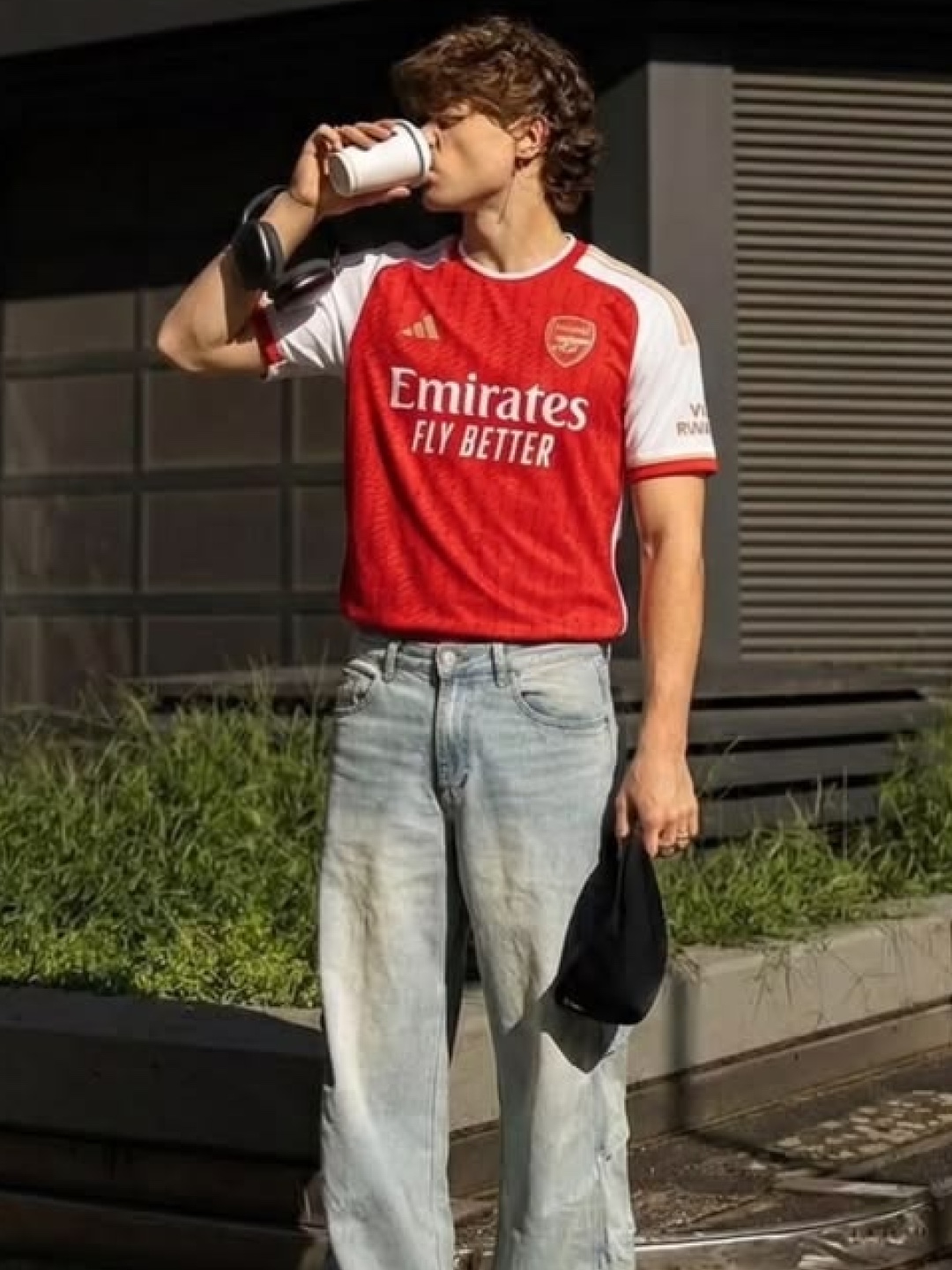 Nike Paris Saint-Germain 2025/26 Stadium Home Dri-Fit Soccer Replica Jersey Midnight Navy (Non Marking Ver.), Adidas Arsenal 2025/26 Home Jersey Better Scarlet White - KR Sizing (Non Marking Ver.) 착용 스타일 - 2